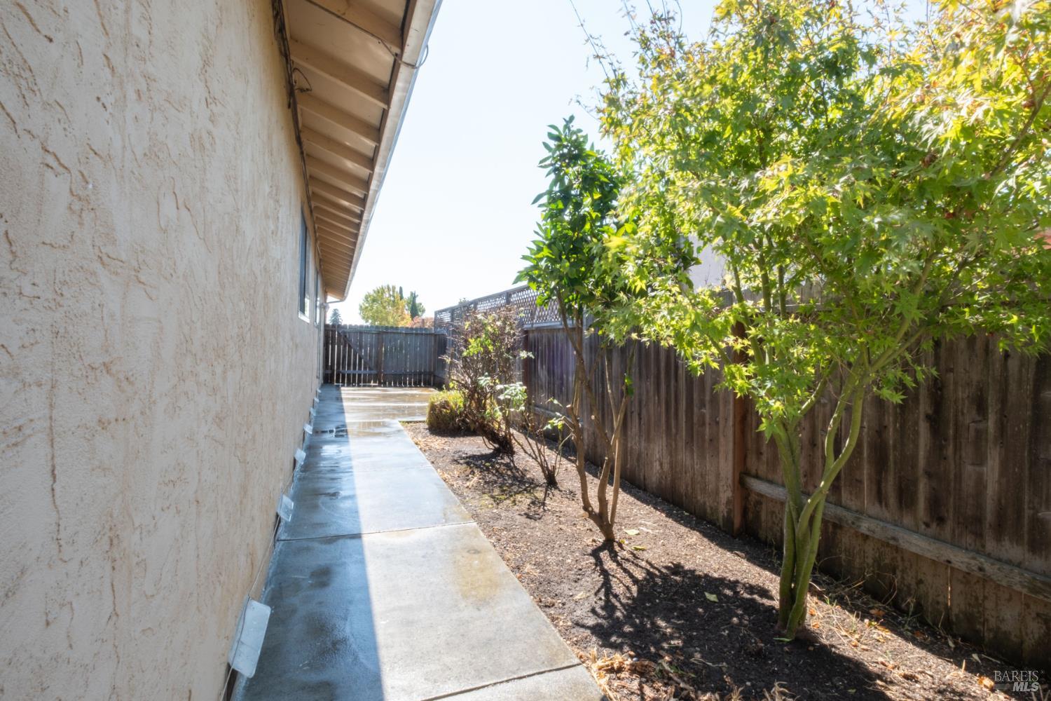 Vallejo, California, 94589, United States, 4 Bedrooms Bedrooms, ,2 BathroomsBathrooms,Residential,For Sale,1948983