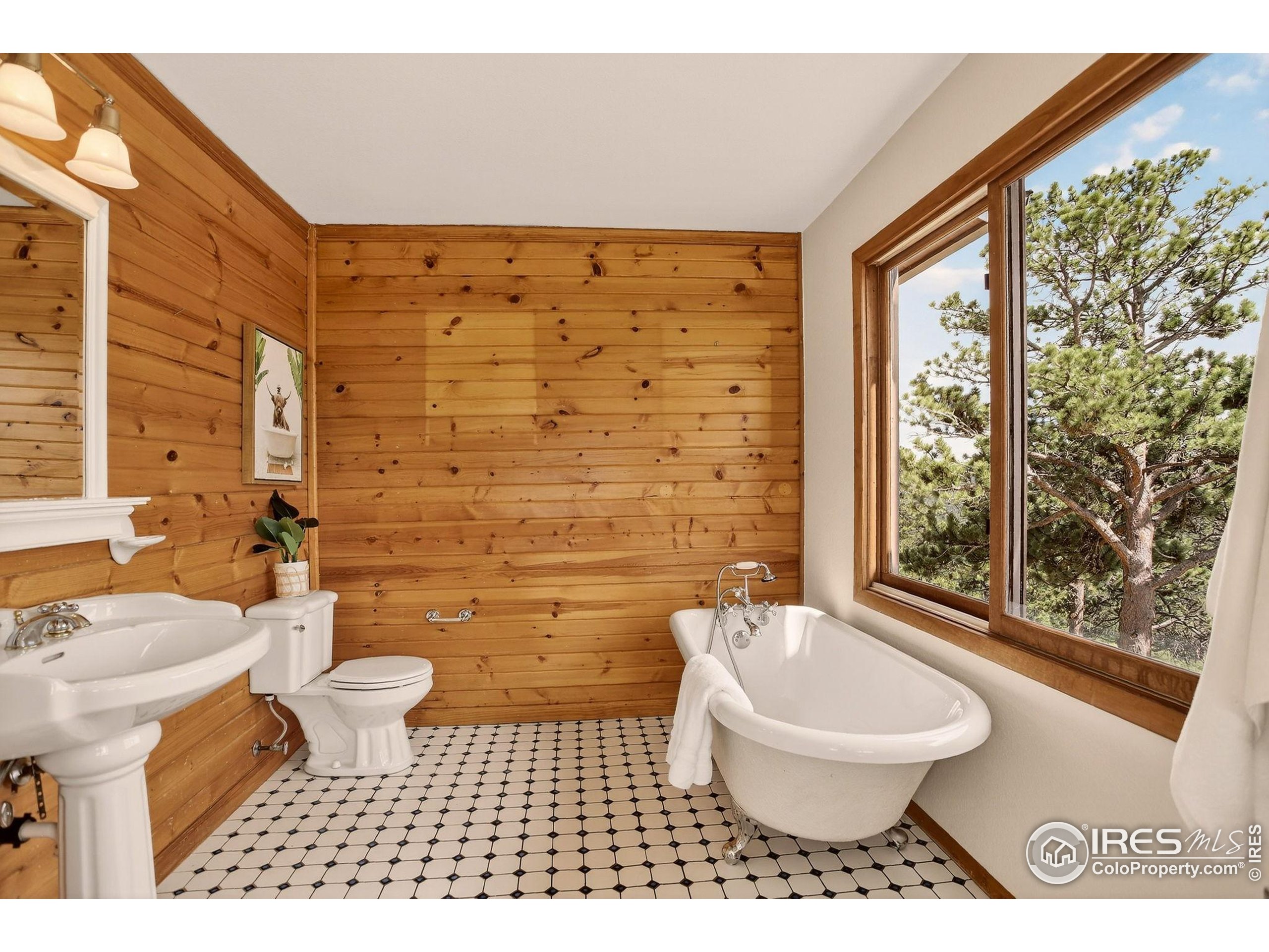 Boulder, Colorado, 80302, United States, 3 Bedrooms Bedrooms, ,1 BathroomBathrooms,Residential,For Sale,1890099