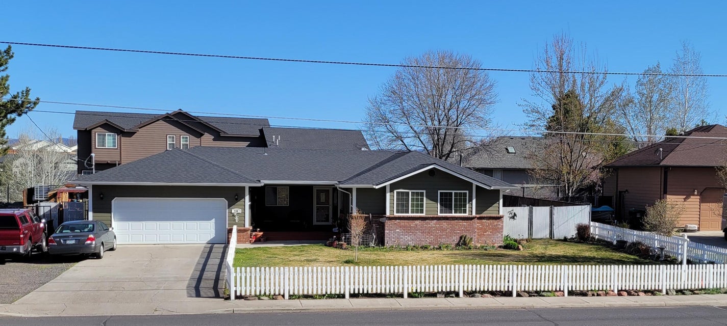 Prineville, Oregon, 97754, United States, 3 Bedrooms Bedrooms, ,2 BathroomsBathrooms,Residential,For Sale,1901571
