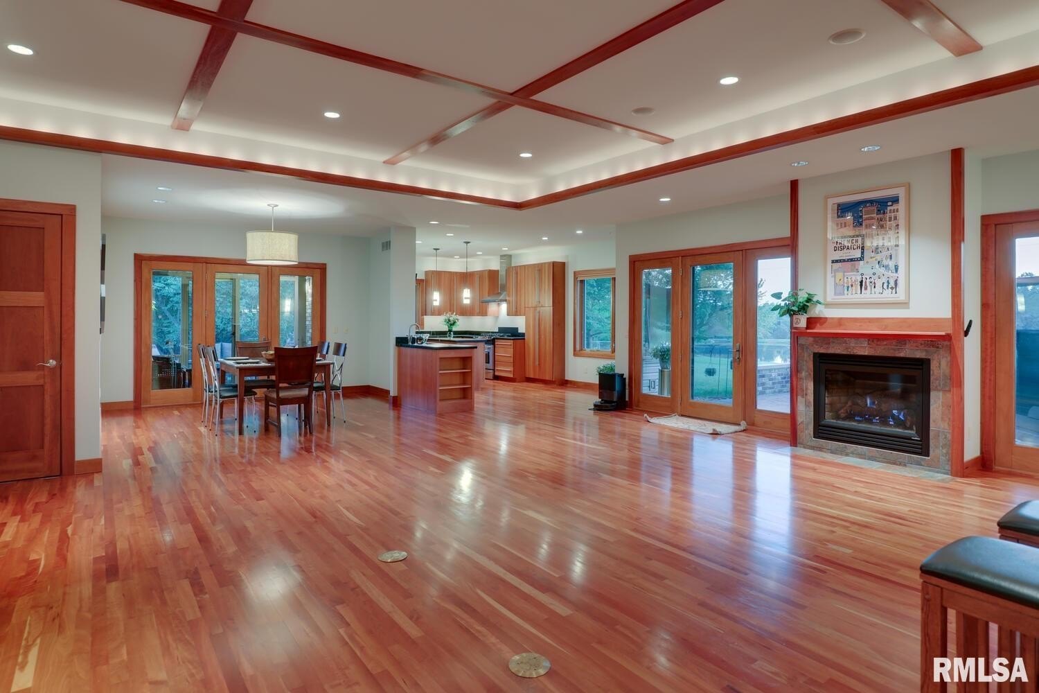 Macomb, Illinois, 61455, United States, 5 Bedrooms Bedrooms, ,5 BathroomsBathrooms,Residential,For Sale,1915760