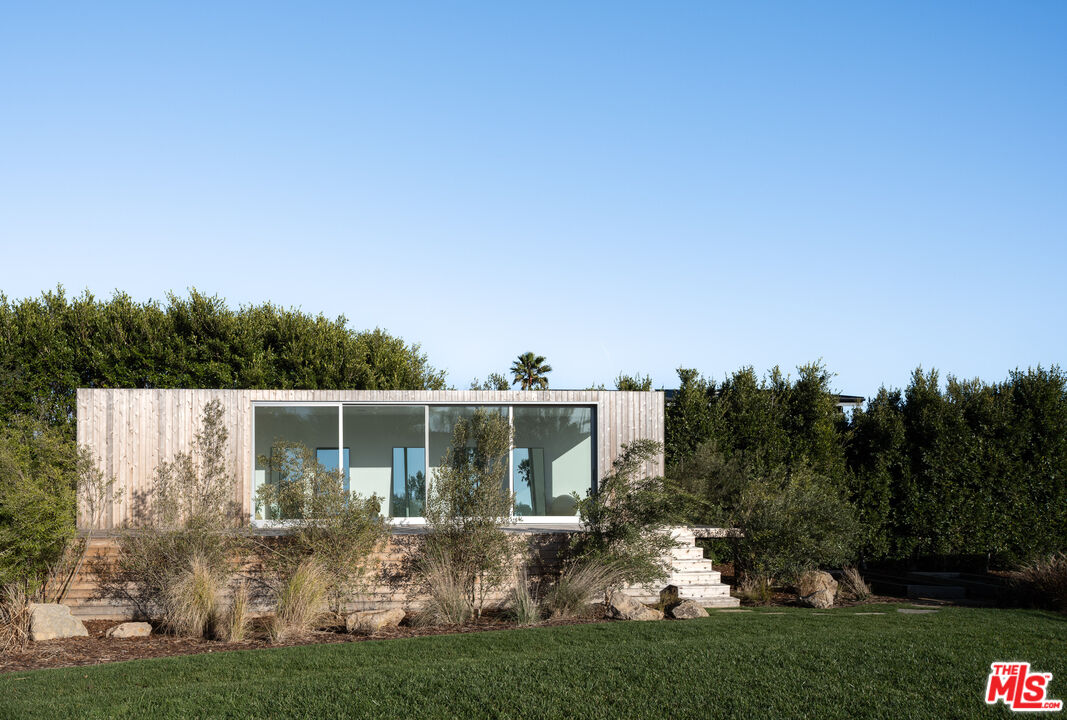 Malibu, California, 90265, United States, 5 Bedrooms Bedrooms, ,8 BathroomsBathrooms,Residential,For Sale,1925394