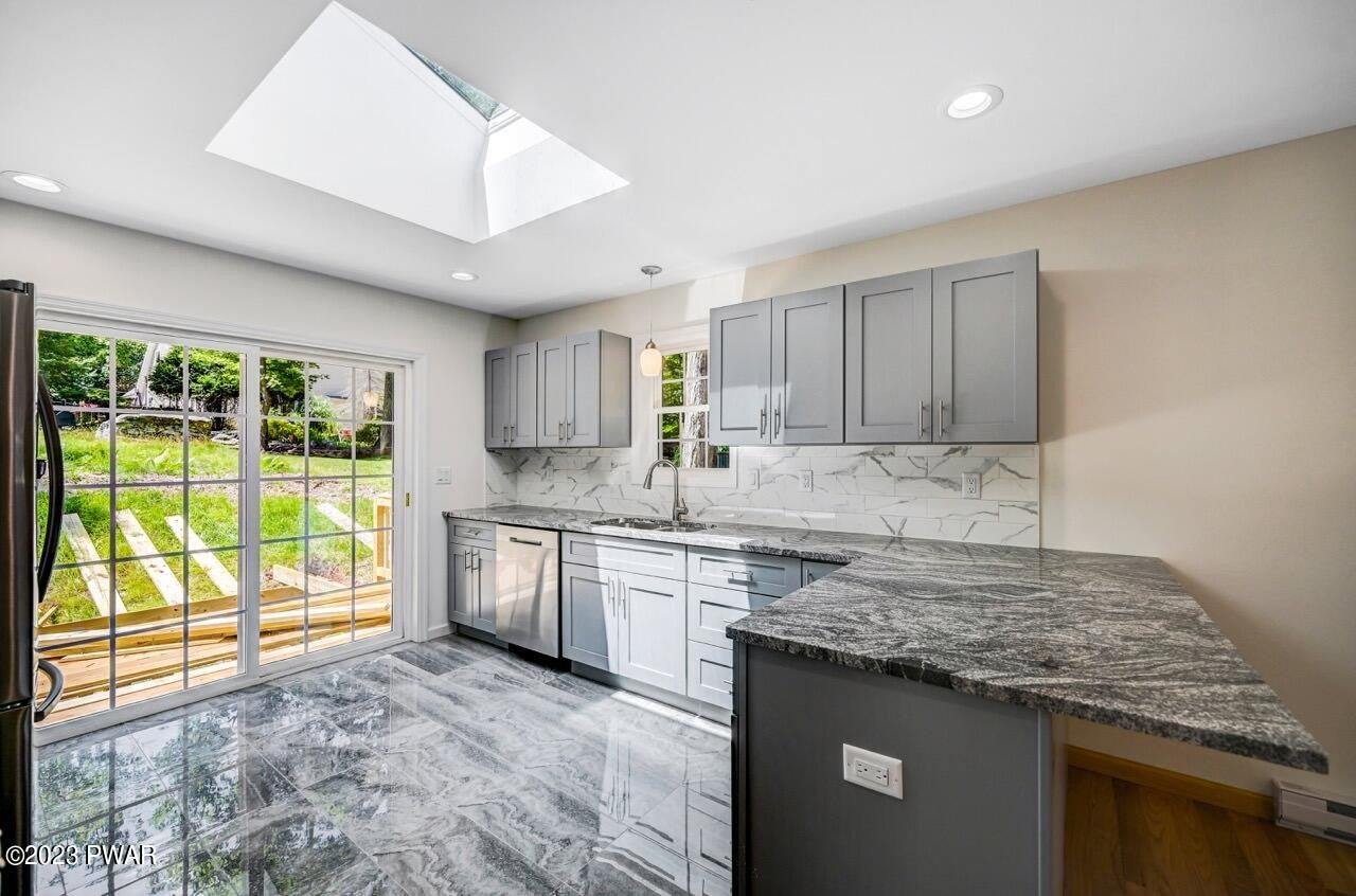 Lake Ariel, Pennsylvania, 18436, United States, 4 Bedrooms Bedrooms, ,4 BathroomsBathrooms,Residential,For Sale,2010728