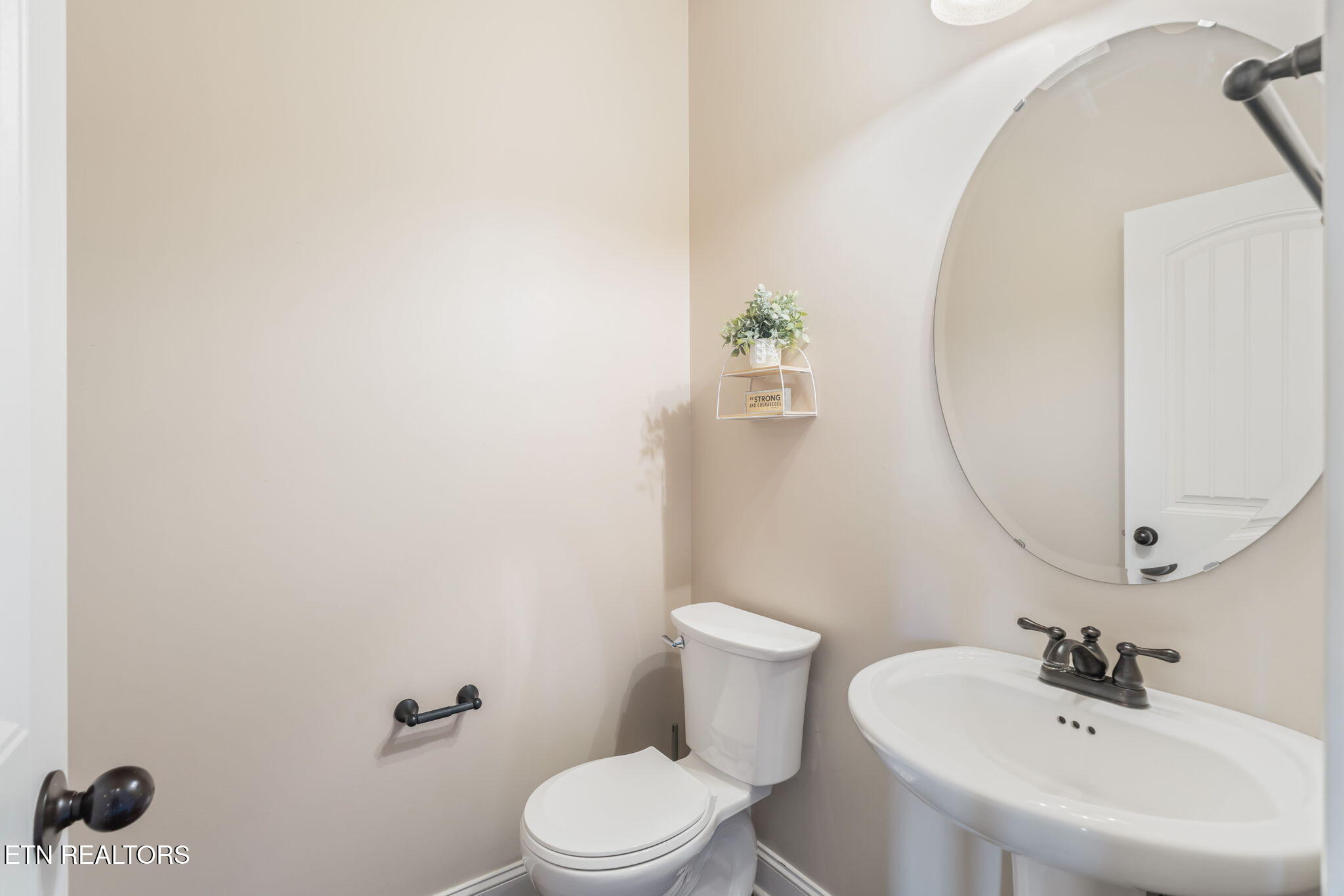 Maryville, Tennessee, 37804, United States, 4 Bedrooms Bedrooms, ,3 BathroomsBathrooms,Residential,For Sale,1996770