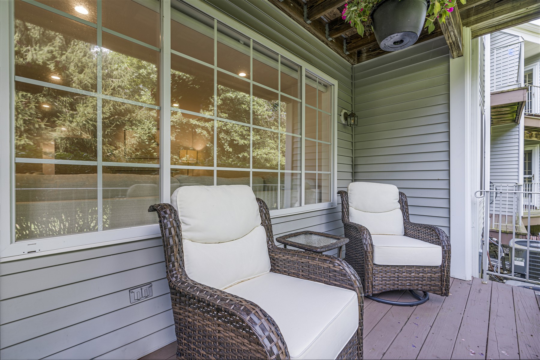  ?Sutton Woods? Beautifully Updated End Unit Townhome - 物件實景