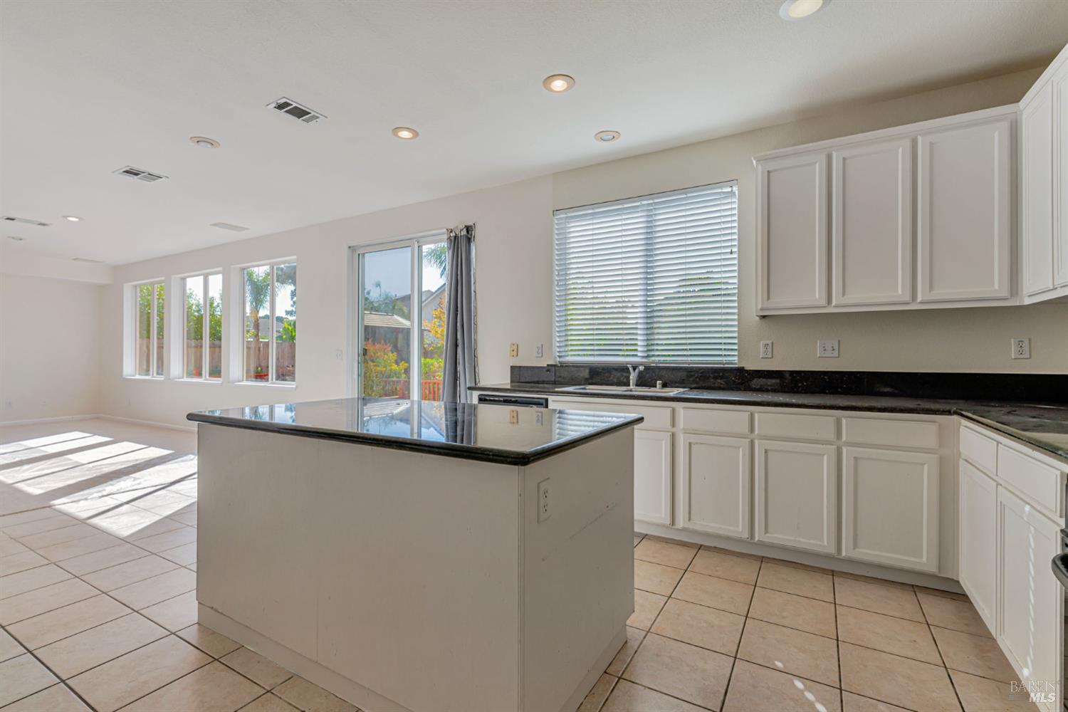 Vallejo, California, 94591, United States, 5 Bedrooms Bedrooms, ,4 BathroomsBathrooms,Residential,For Sale,1985746