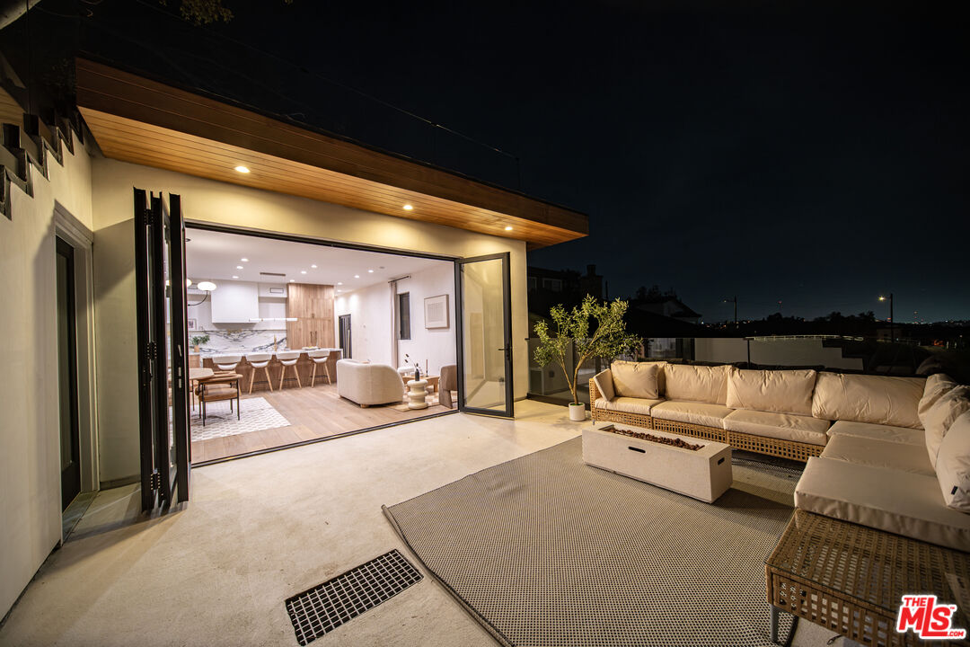Los Angeles, California, 90065, United States, 3 Bedrooms Bedrooms, ,3 BathroomsBathrooms,Residential,For Sale,1939626