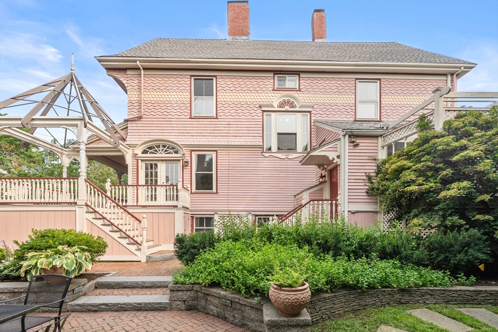 Cambridge, Massachusetts, 02140, United States, 5 Bedrooms Bedrooms, ,4 BathroomsBathrooms,Residential,For Sale,1939674
