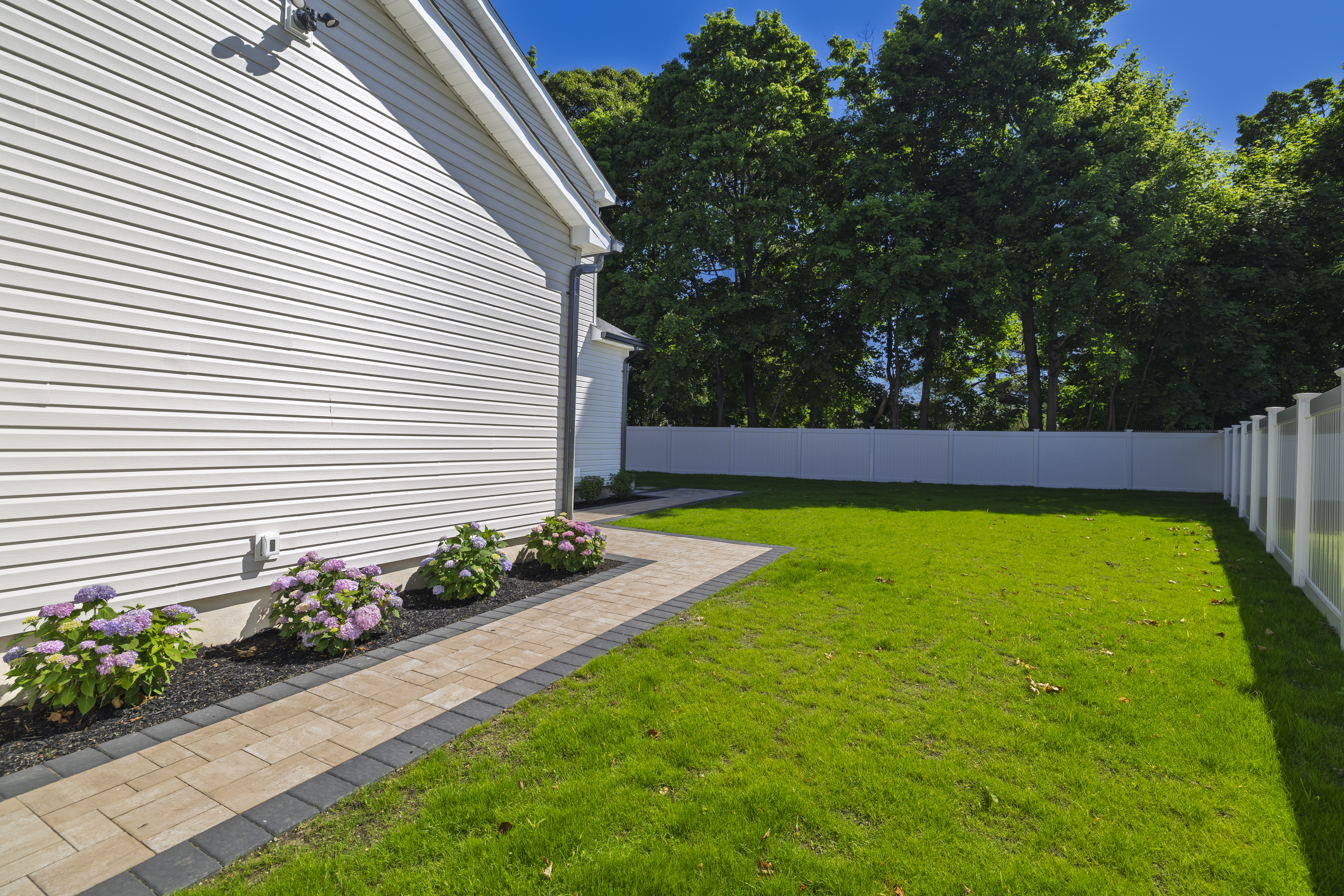  8 Van Cott Place, North Bellmore, NY, 11710 - 物件實景