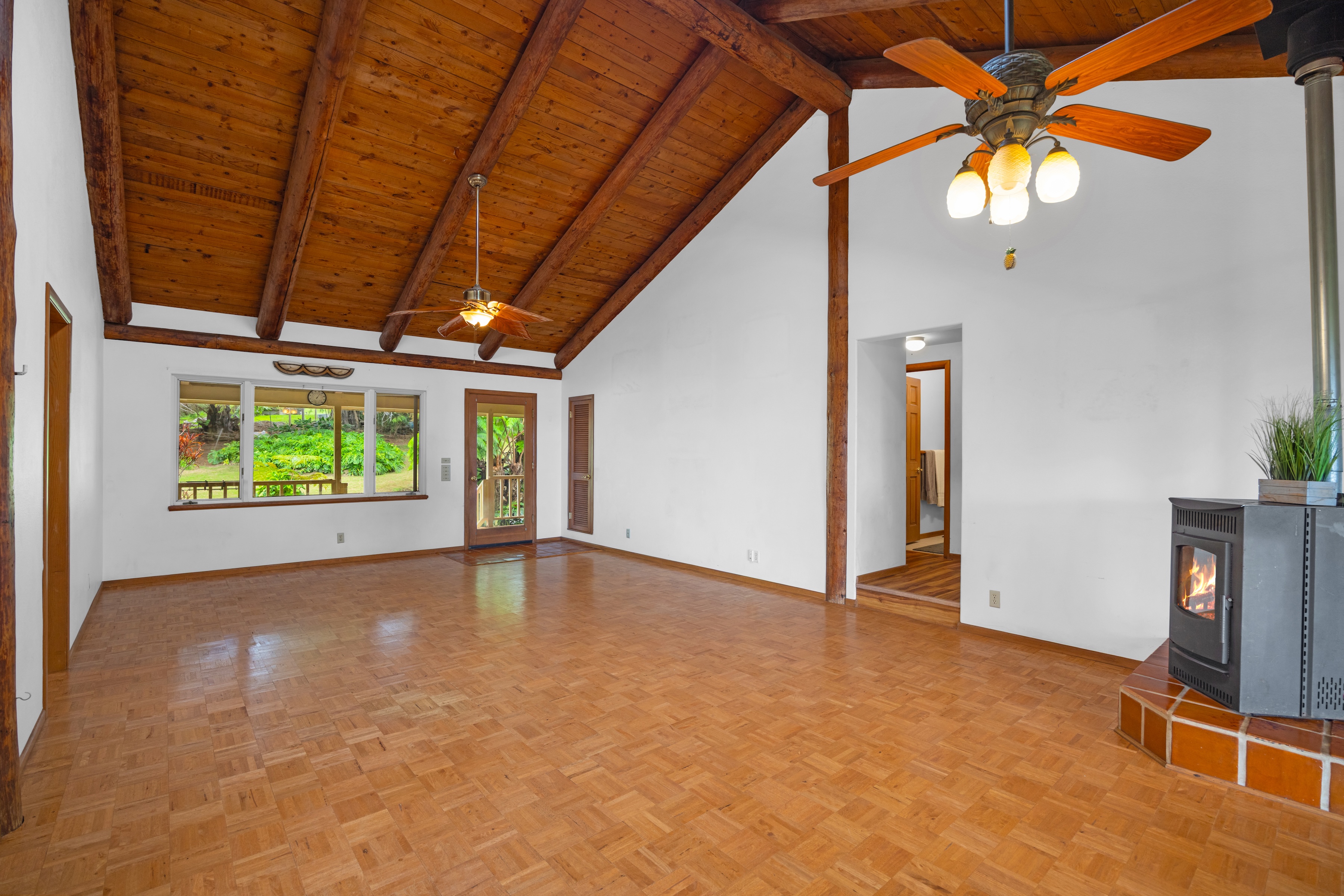  Single-level home on 2.5 fully fenced and gated acres - 物件實景