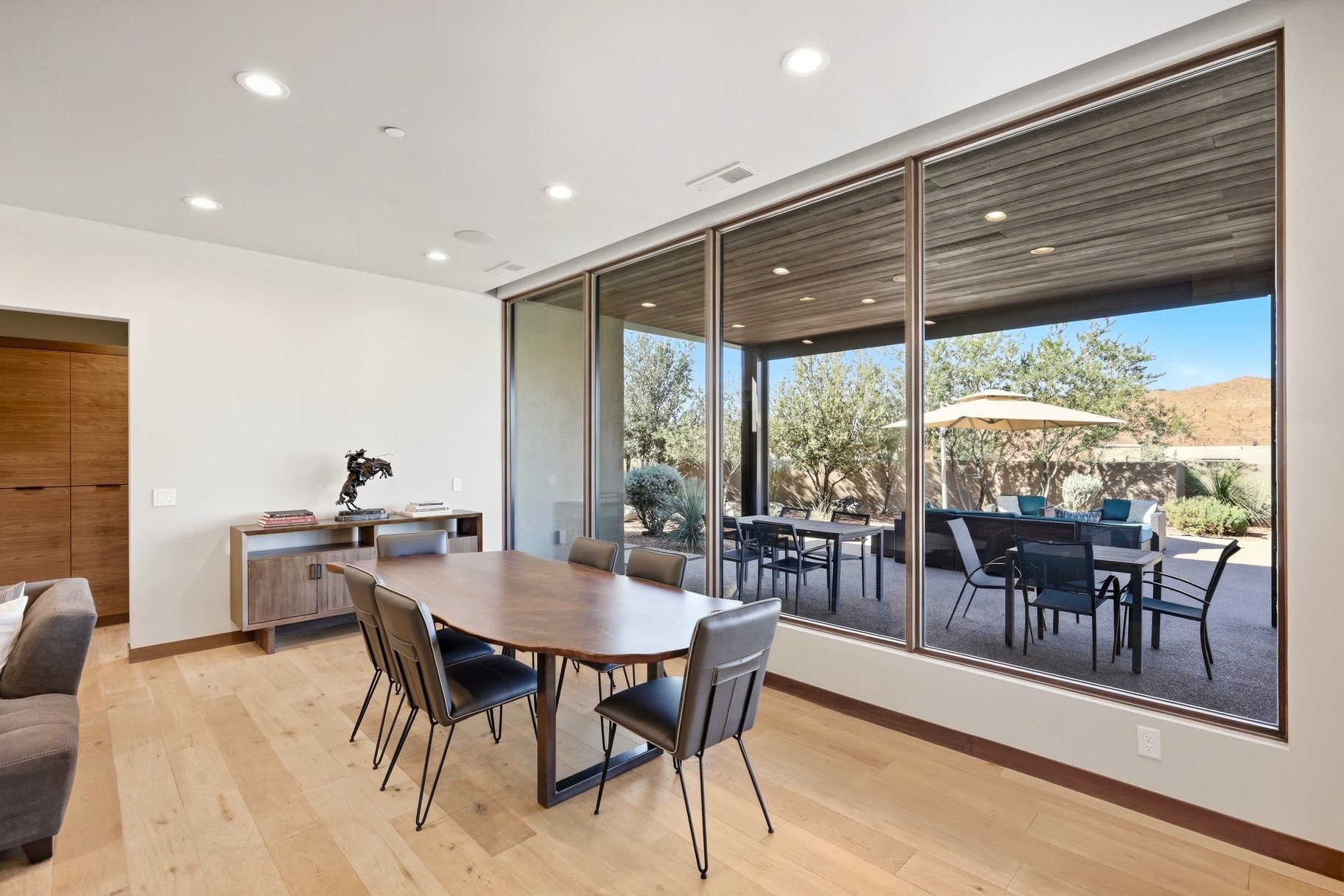  Warm Desert Modern Single Level Living in the Gated side of the Ledges Course - 物件實景