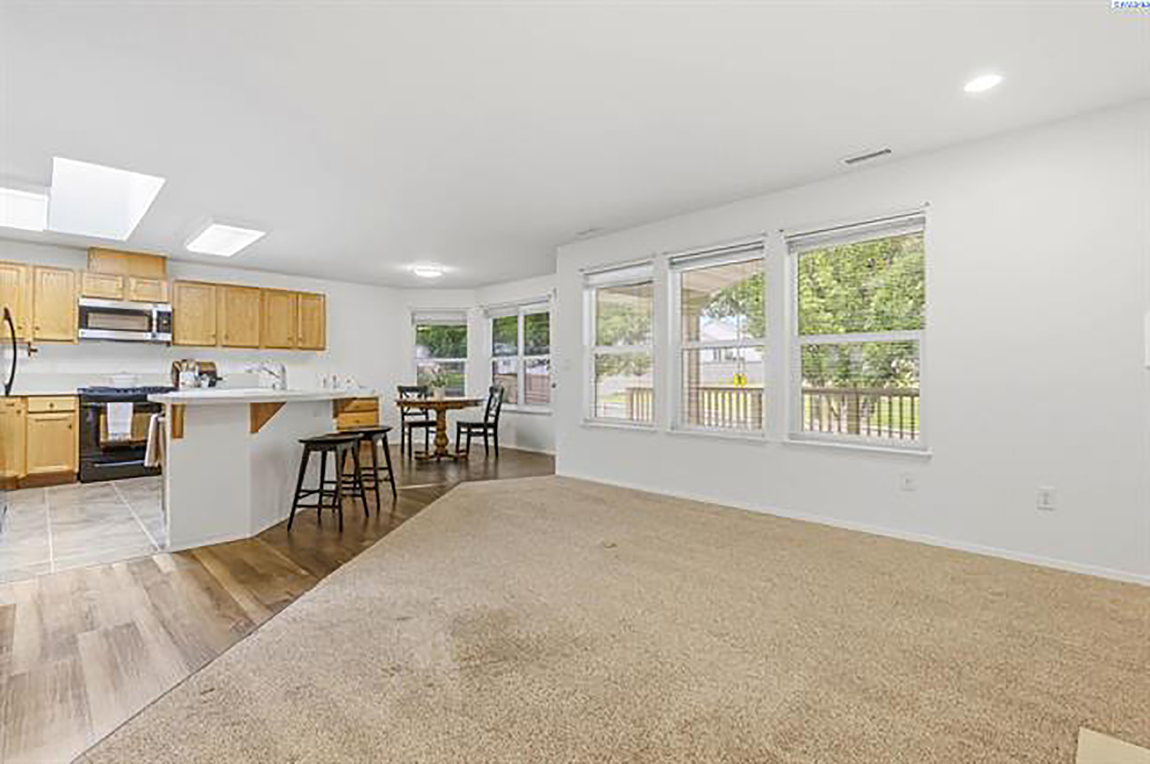  Updated home in the Village at Canyon Lakes - 物件實景