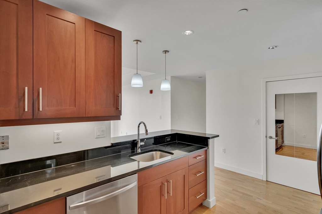 Medford, Massachusetts, 02155, United States, 2 Bedrooms Bedrooms, ,2 BathroomsBathrooms,Residential,For Sale,1940051