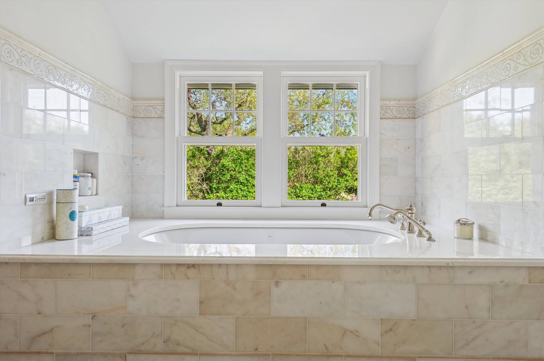  Timeless Southampton Estate with Tennis, Pool & Guest House - 物件實景