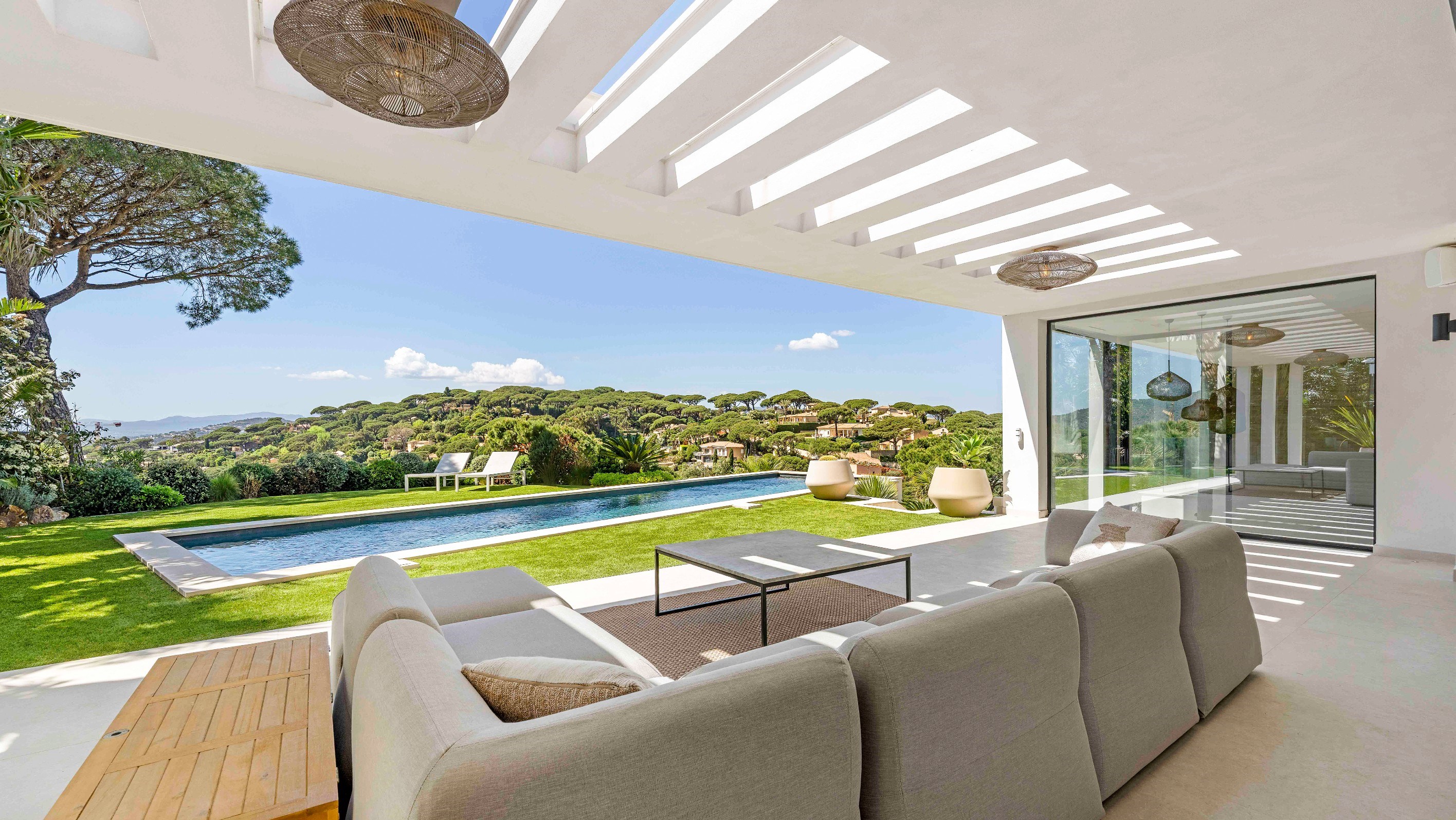  New contemporary villa with panoramic sea views in Sainte-Maxime near Saint-Tro… - 物件實景