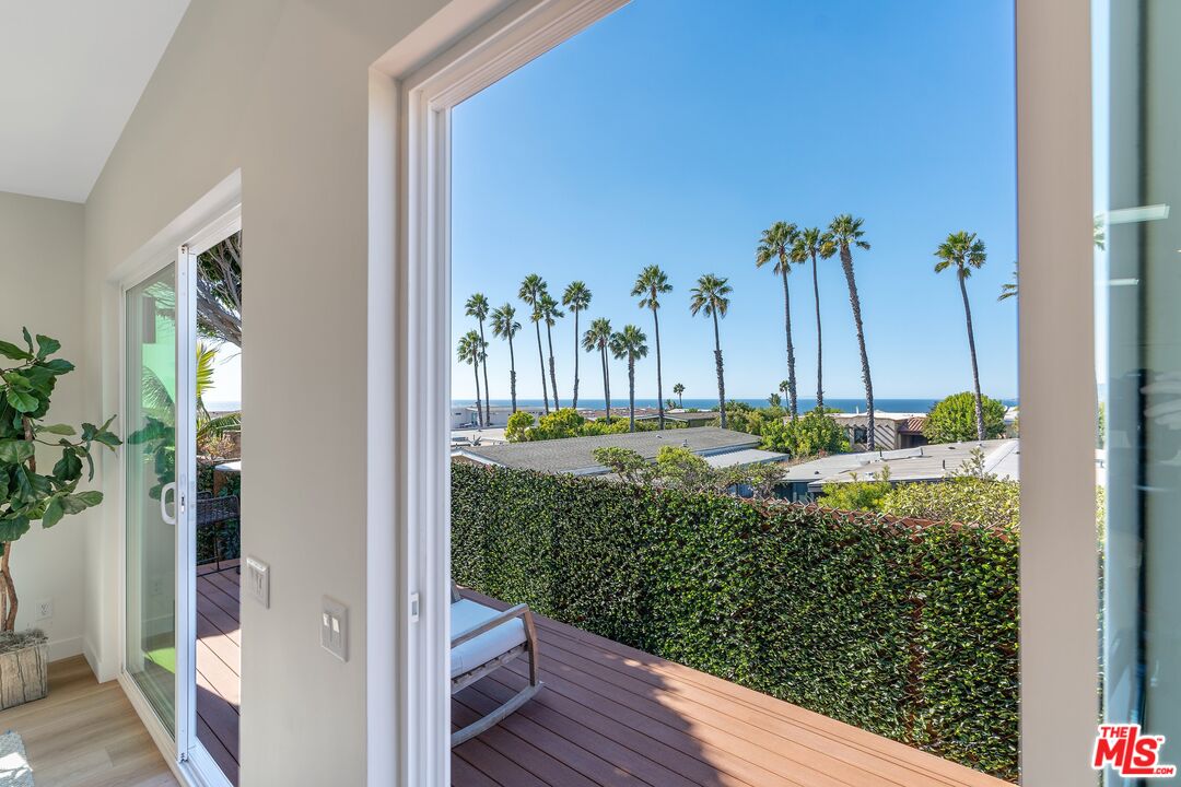 Malibu, California, 90265, United States, 4 Bedrooms Bedrooms, ,3 BathroomsBathrooms,Residential,For Sale,1907056
