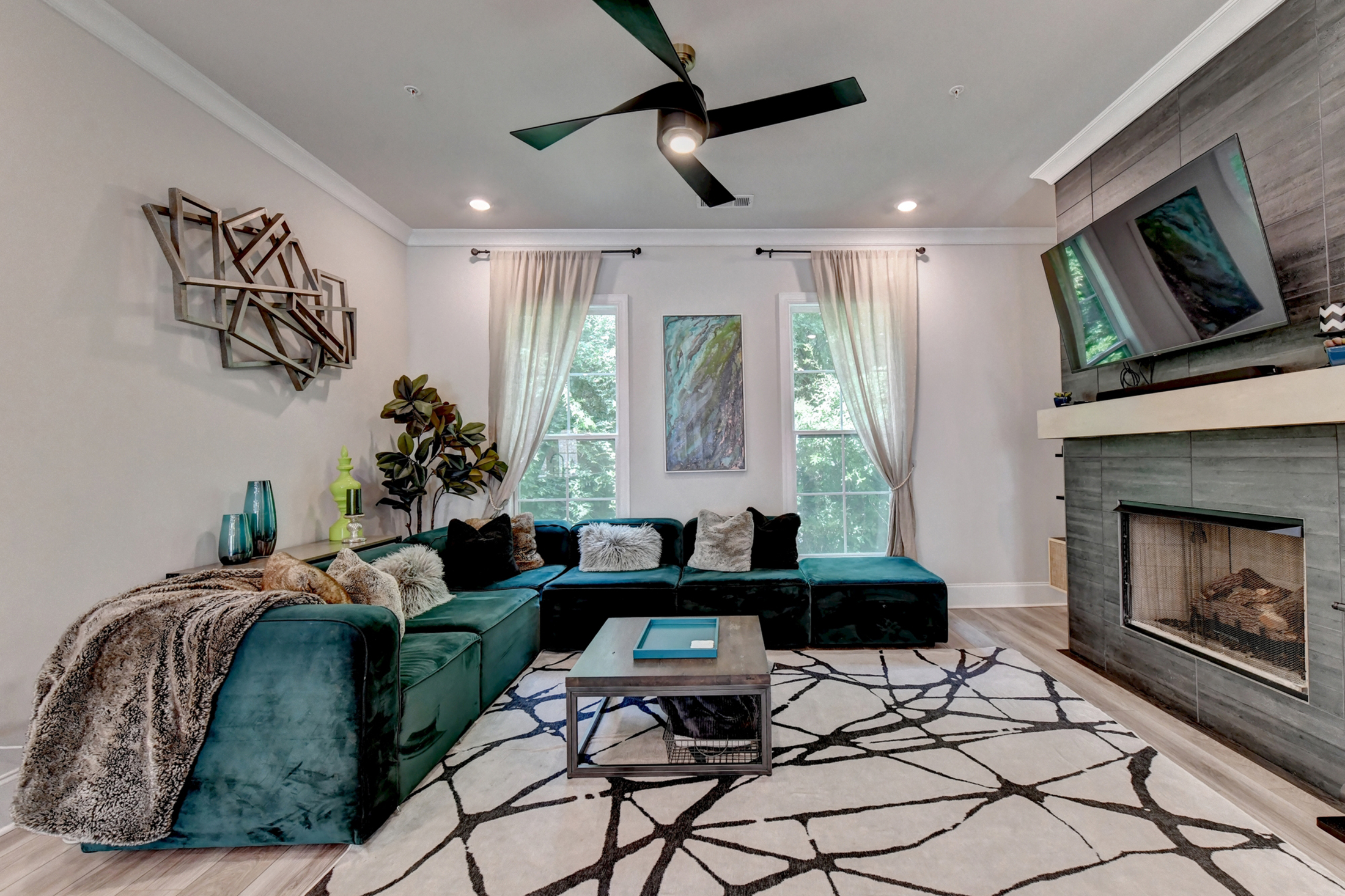  Welcome Home to this Magnificent Three-Story Townhome - 物件實景