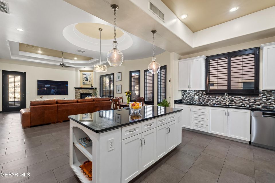 El Paso, Texas, 79912, United States, 4 Bedrooms Bedrooms, ,3 BathroomsBathrooms,Residential,For Sale,1997746