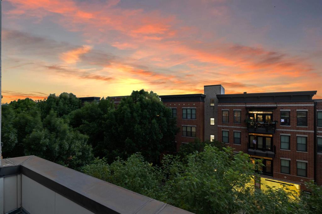 Fort Worth, Texas, 76102, United States, 2 Bedrooms Bedrooms, ,3 BathroomsBathrooms,Residential,For Sale,1880587