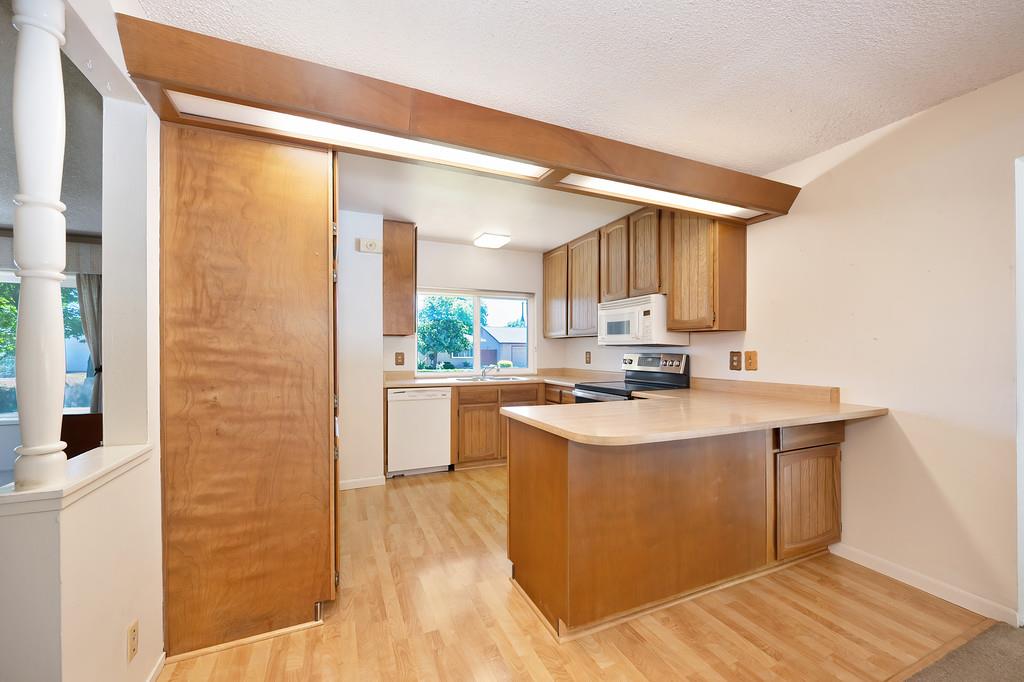 Roseville, California, 95678, United States, 3 Bedrooms Bedrooms, ,2 BathroomsBathrooms,Residential,For Sale,1940546