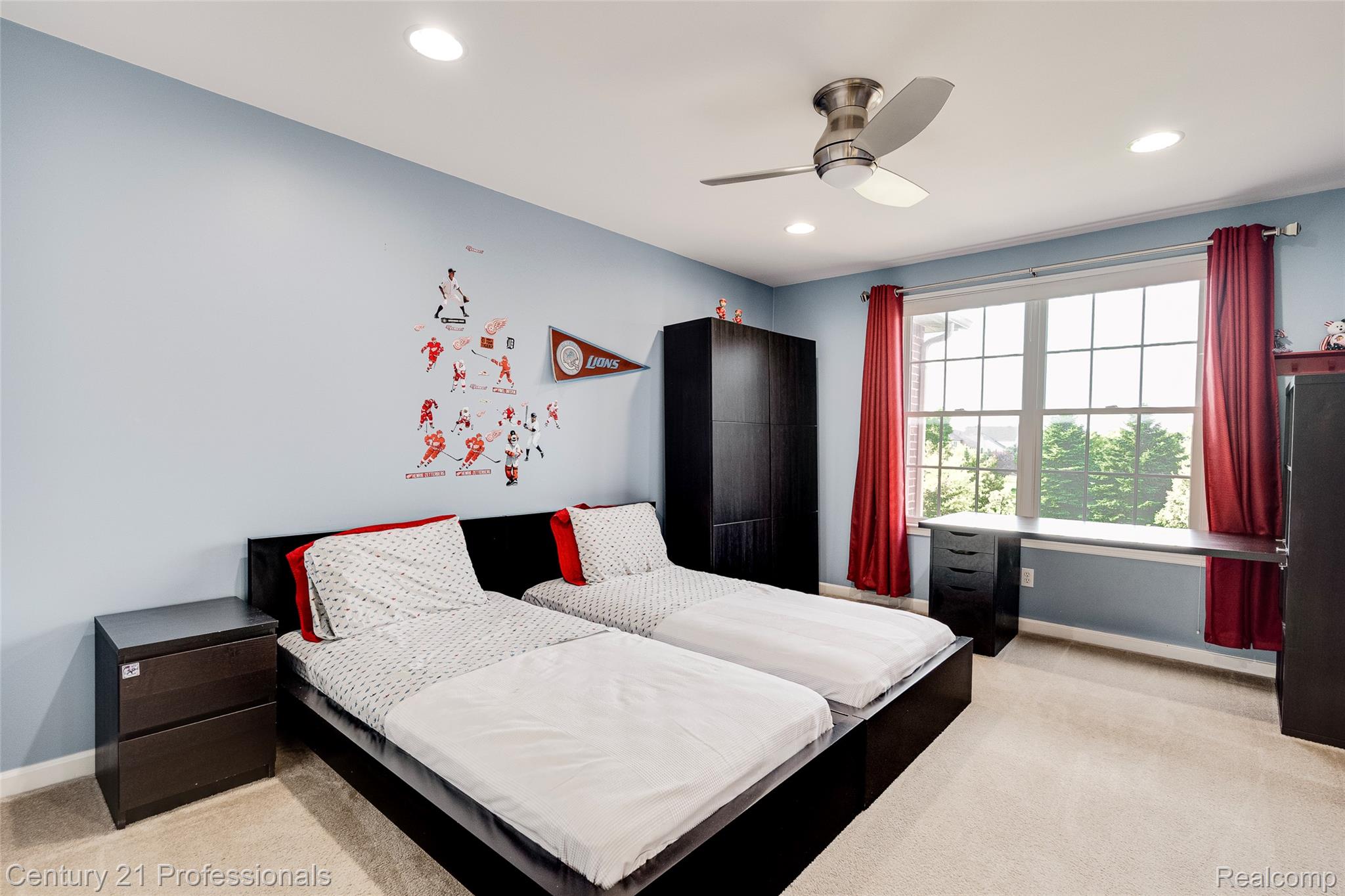 Novi, Michigan, 48374, United States, 4 Bedrooms Bedrooms, ,5 BathroomsBathrooms,Residential,For Sale,1904445