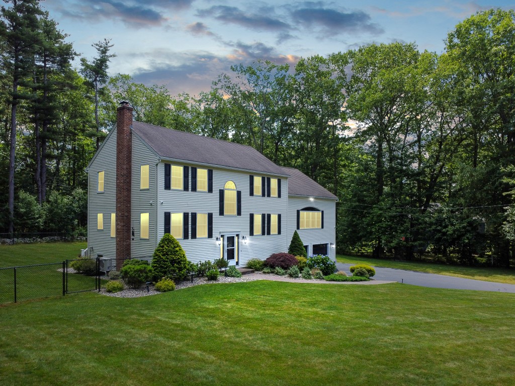 Derry, New Hampshire, 03038, United States, 3 Bedrooms Bedrooms, ,3 BathroomsBathrooms,Residential,For Sale,1886983