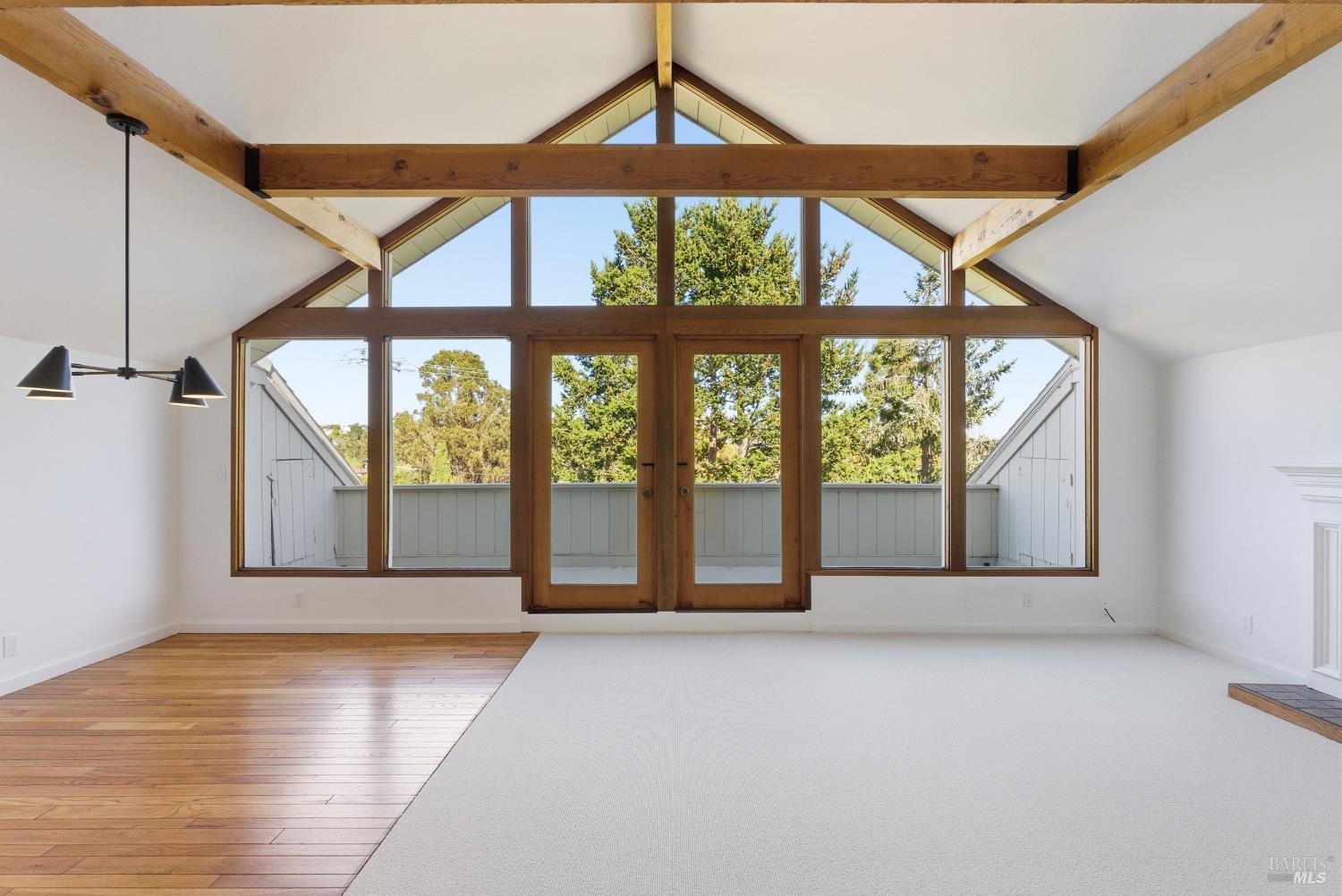 Corte Madera, California, 94925, United States, 6 Bedrooms Bedrooms, ,3 BathroomsBathrooms,Residential,For Sale,1986479