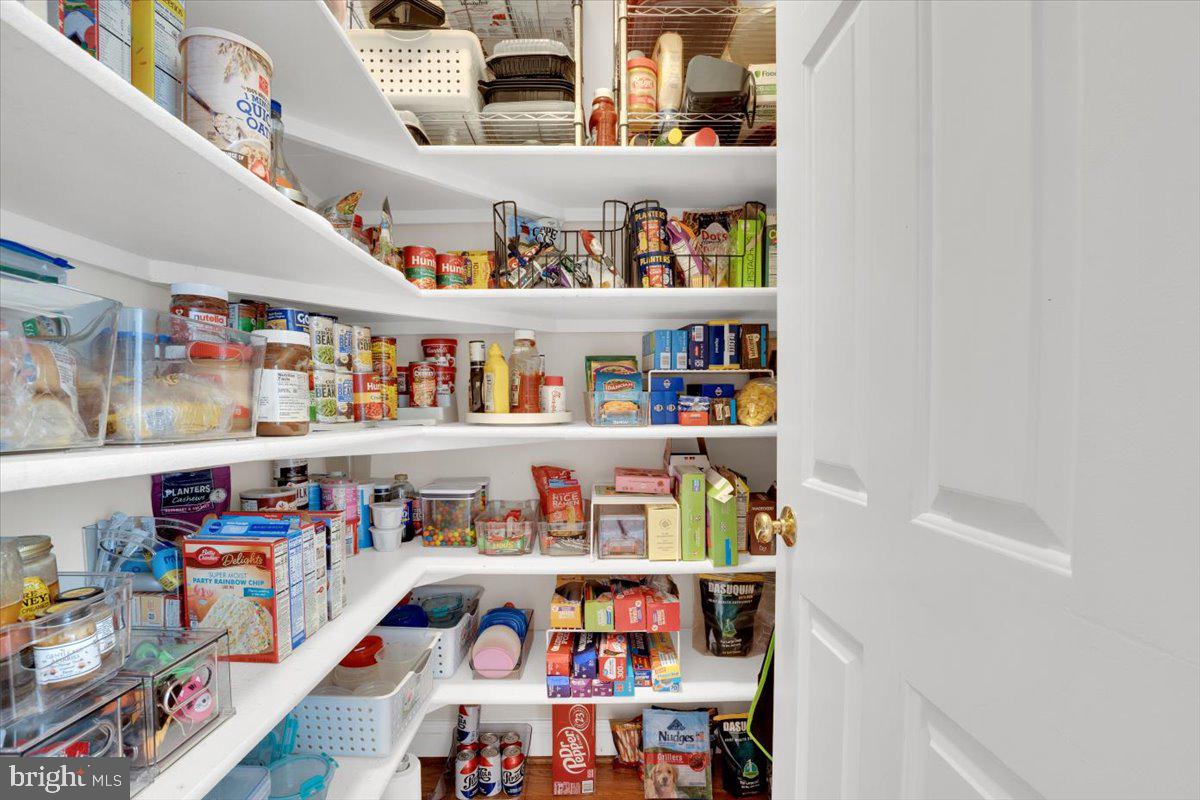 Hamilton, Virginia, 20158, United States, 4 Bedrooms Bedrooms, ,5 BathroomsBathrooms,Residential,For Sale,1987096