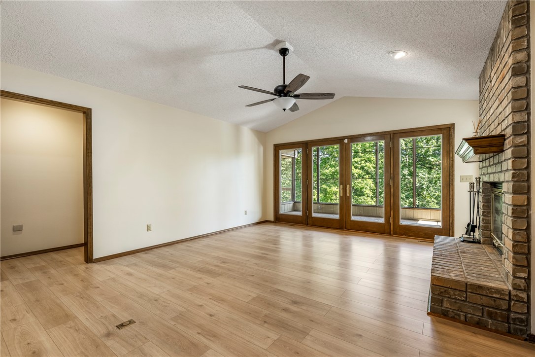 Bella Vista, Arkansas, 72715, United States, 3 Bedrooms Bedrooms, ,4 BathroomsBathrooms,Residential,For Sale,1924957