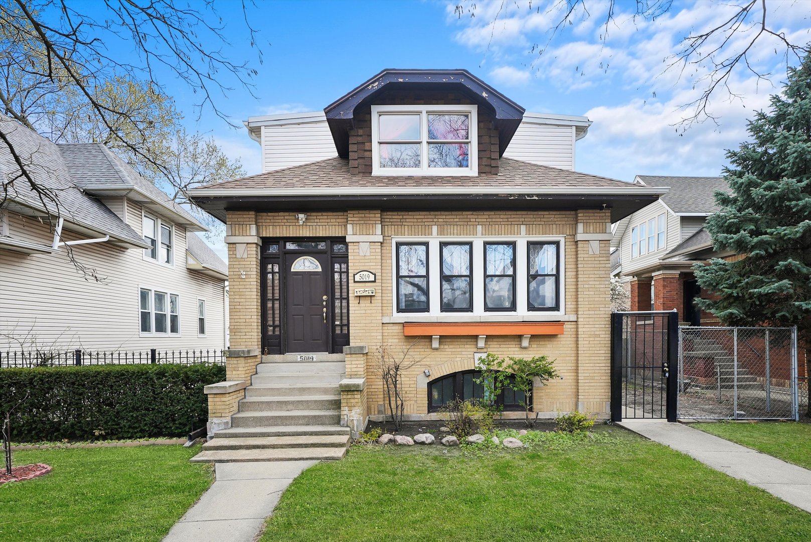 Chicago, Illinois, 60630, United States, 8 Bedrooms Bedrooms, ,3 BathroomsBathrooms,Residential,For Sale,1892523