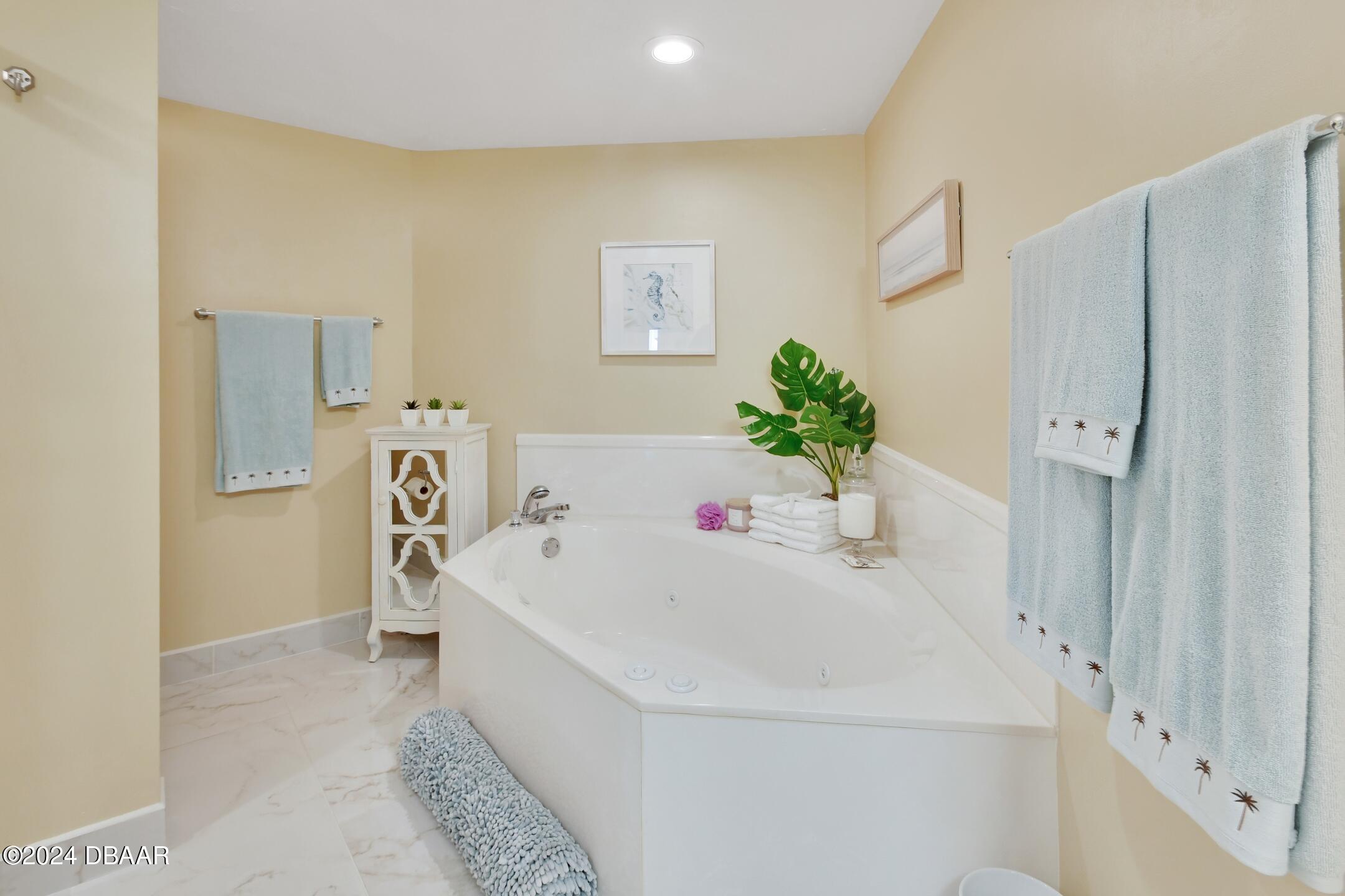 Daytona Beach Shores, Florida, 32118, United States, 2 Bedrooms Bedrooms, ,2 BathroomsBathrooms,Residential,For Sale,1924936