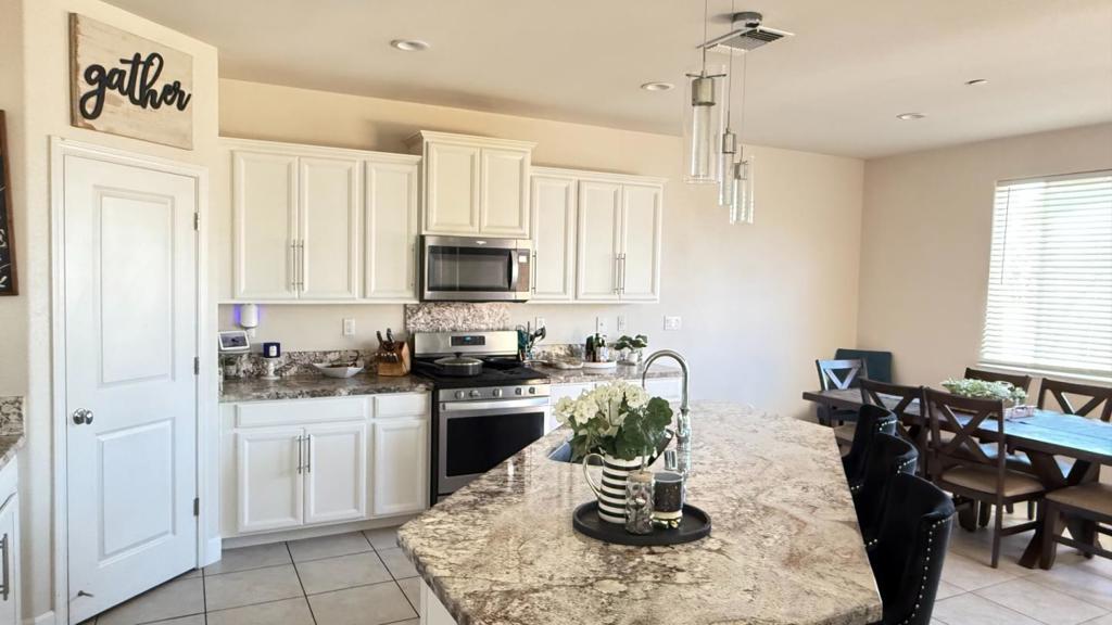 Hollister, California, 95023, United States, 4 Bedrooms Bedrooms, ,3 BathroomsBathrooms,Residential,For Sale,1980715