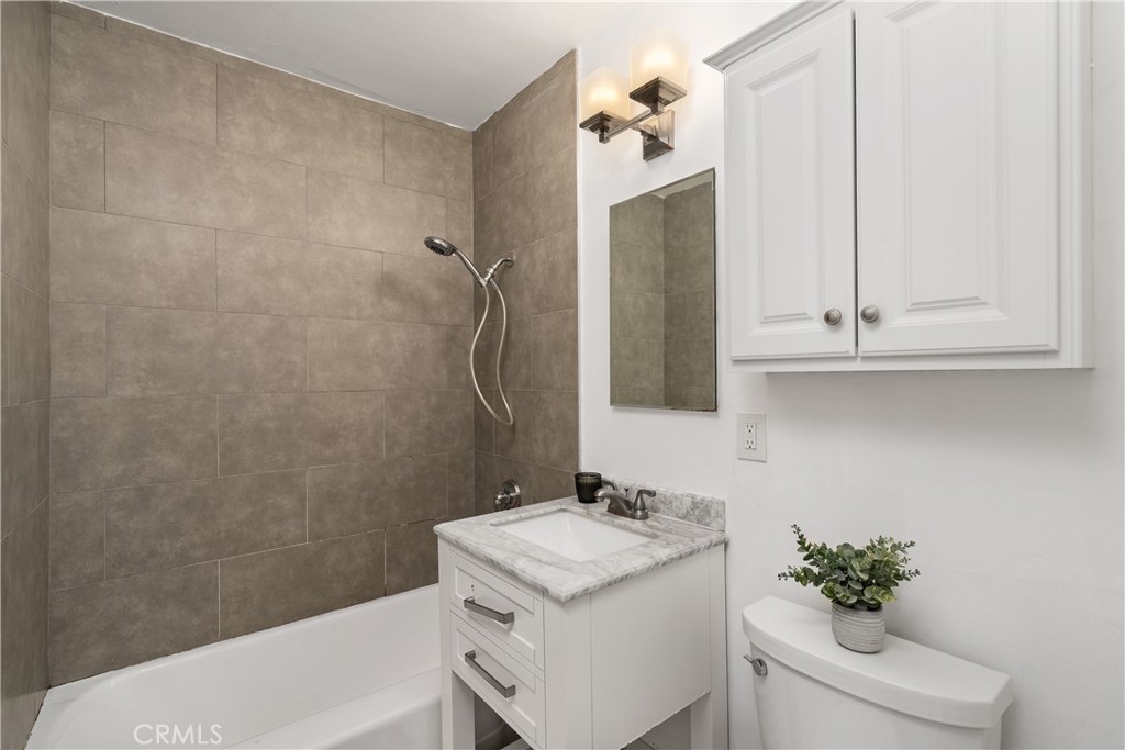 Tarzana, California, 91356, United States, 3 Bedrooms Bedrooms, ,3 BathroomsBathrooms,Residential,For Sale,1918150