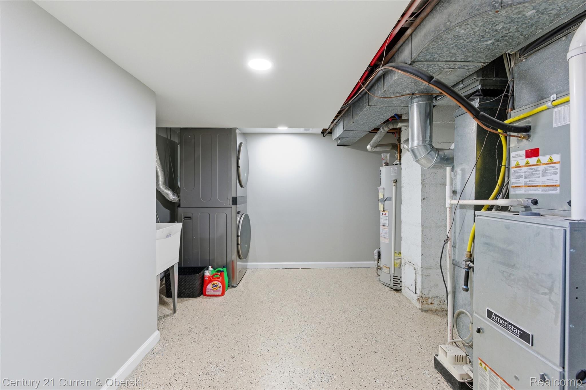 Brownstown Charter Township, Michigan, 48174, United States, 3 Bedrooms Bedrooms, ,2 BathroomsBathrooms,Residential,For Sale,1996649