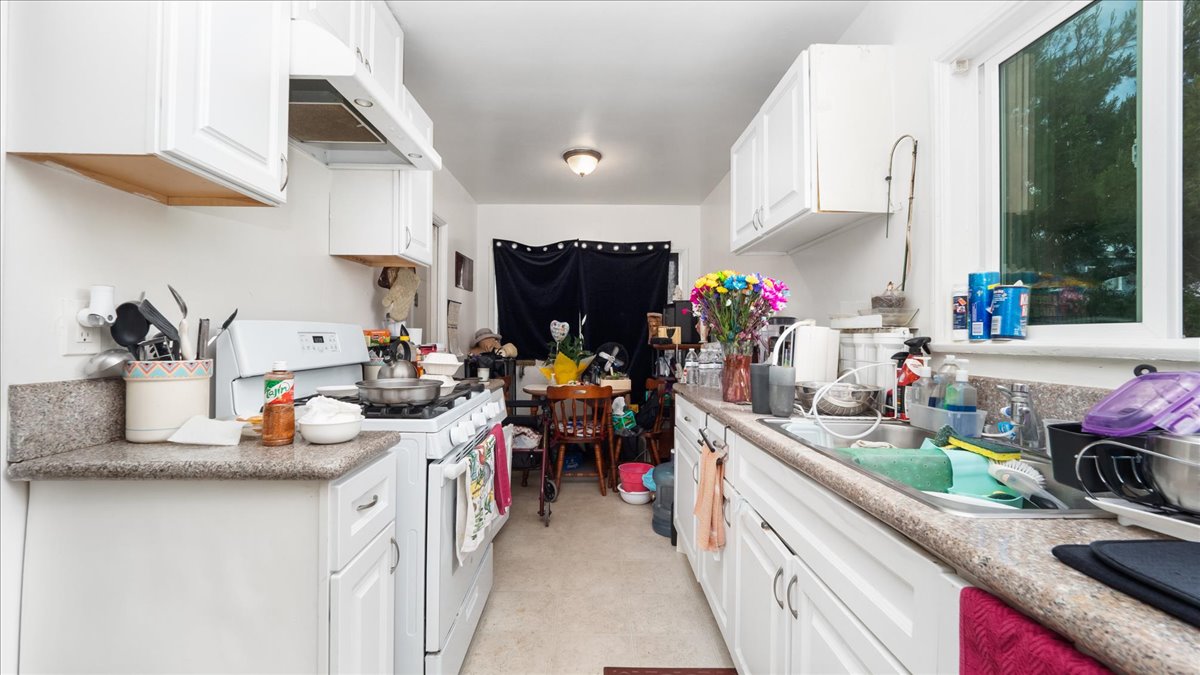 Montebello, California, 90640, United States, 2 Bedrooms Bedrooms, ,2 BathroomsBathrooms,Residential,For Sale,1930342