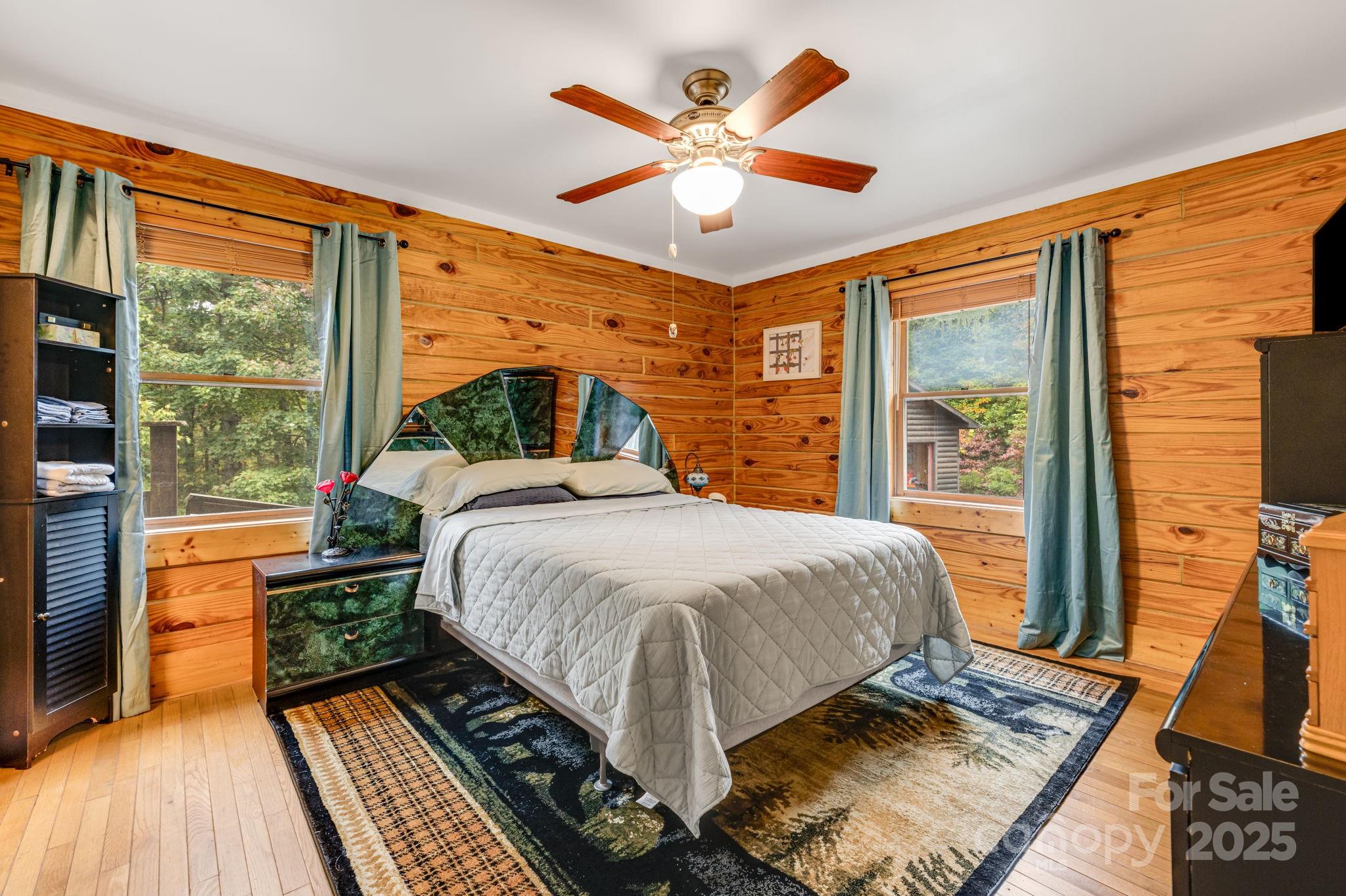 Spruce Pine, North Carolina, 28777, United States, 3 Bedrooms Bedrooms, ,3 BathroomsBathrooms,Residential,For Sale,1991683