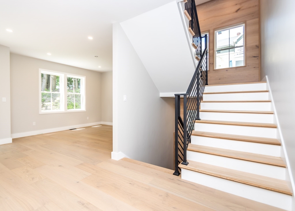 Waltham, Massachusetts, 02453, United States, 4 Bedrooms Bedrooms, ,5 BathroomsBathrooms,Residential,For Sale,1858244