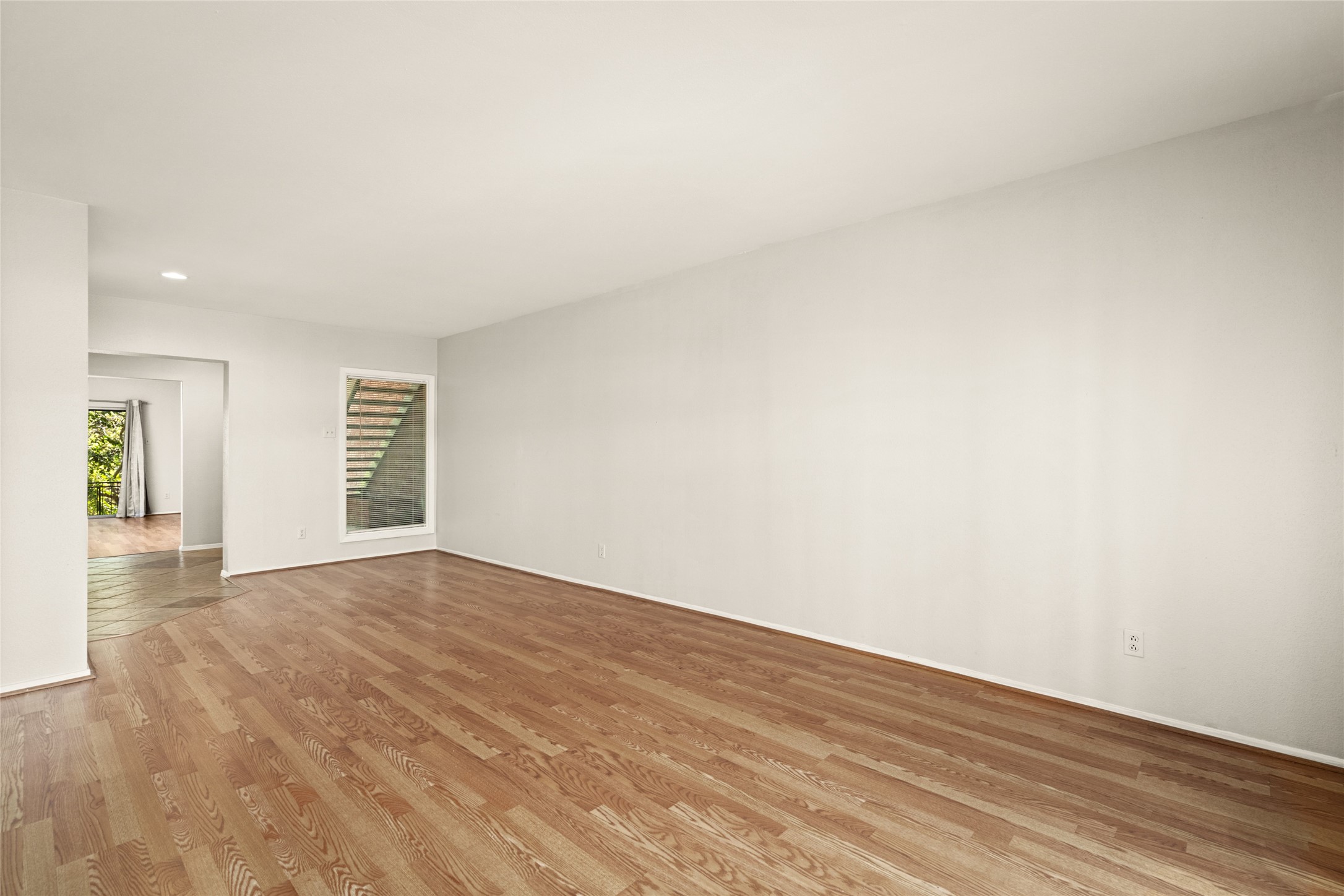  2238 S Piney Point Road #102 - 物件實景