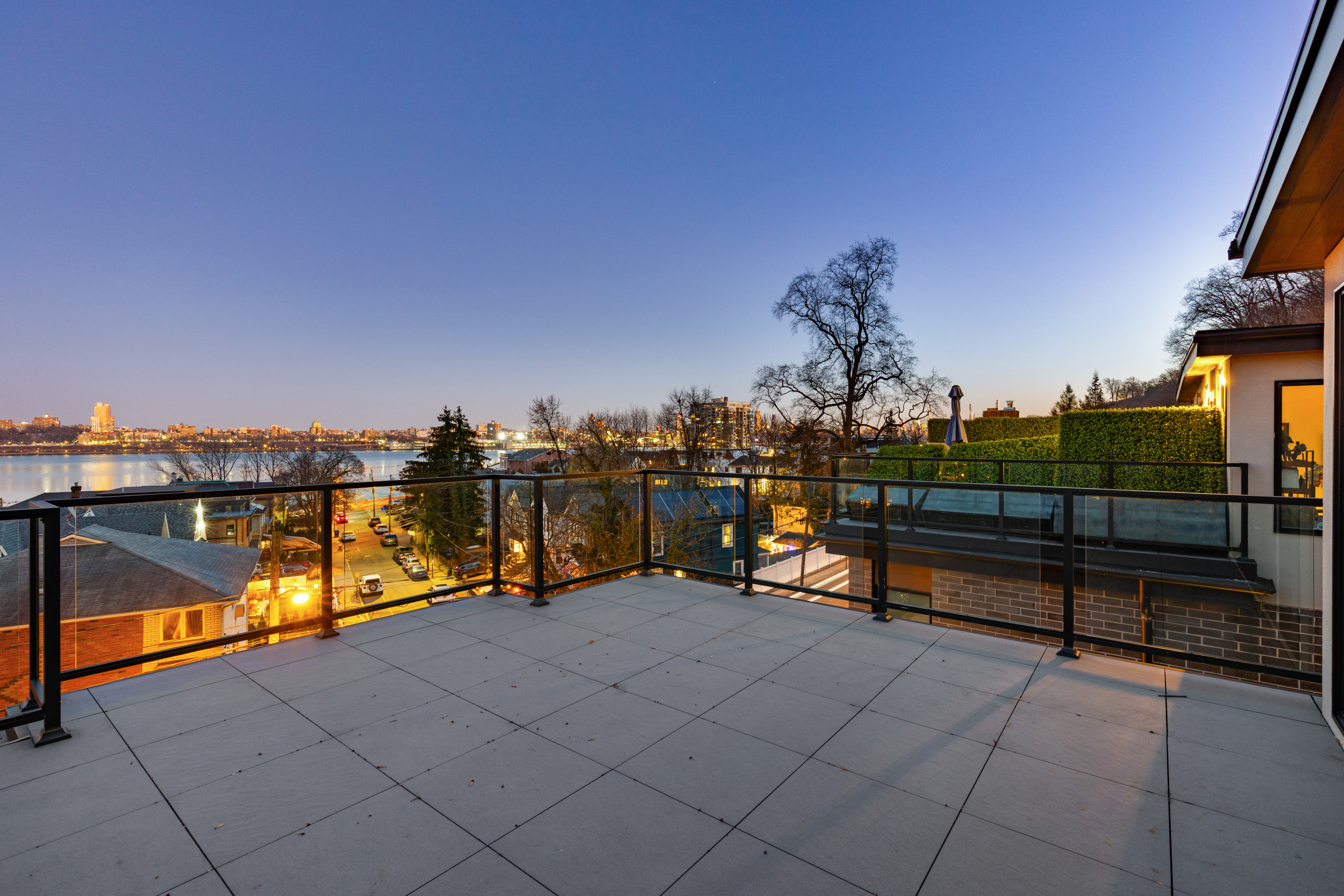  712 Undercliff Avenue, Edgewater, NJ, 07020 - 物件實景