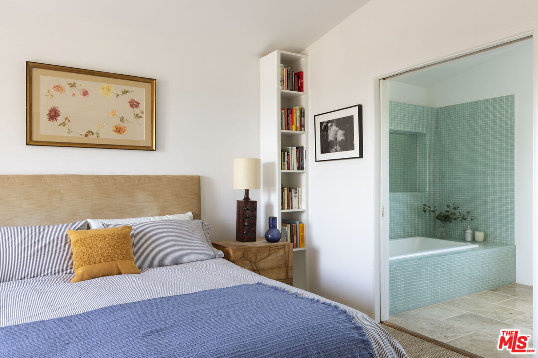 Los Angeles, California, 90068, United States, 3 Bedrooms Bedrooms, ,4 BathroomsBathrooms,Residential,For Sale,1839885