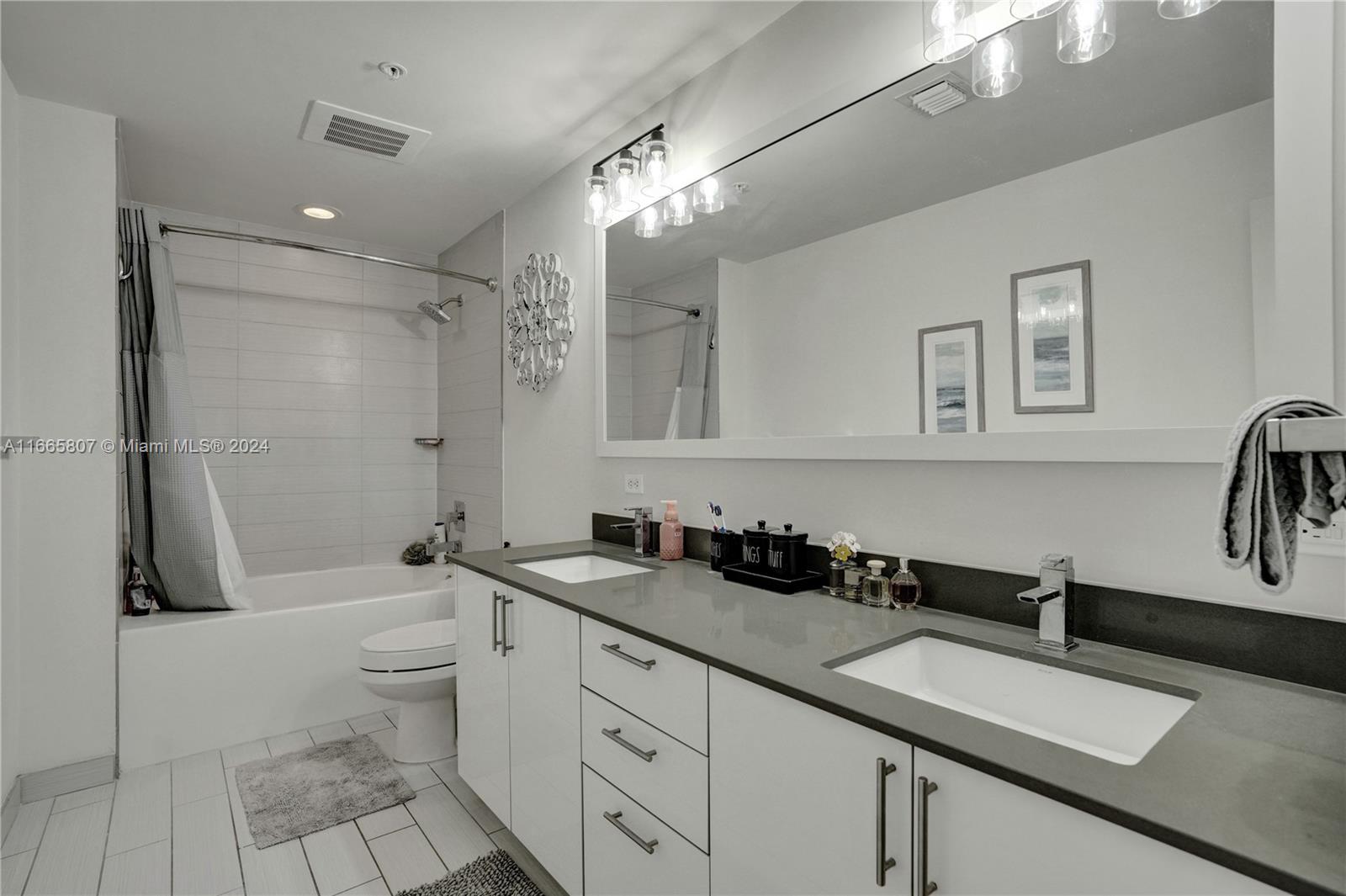 999 SW 1st Ave Unit 1807, Miami, Florida, 33130, United States, 2 Bedrooms Bedrooms, ,2 BathroomsBathrooms,Residential,For Sale,999 SW 1st Ave Unit 1807,1632303