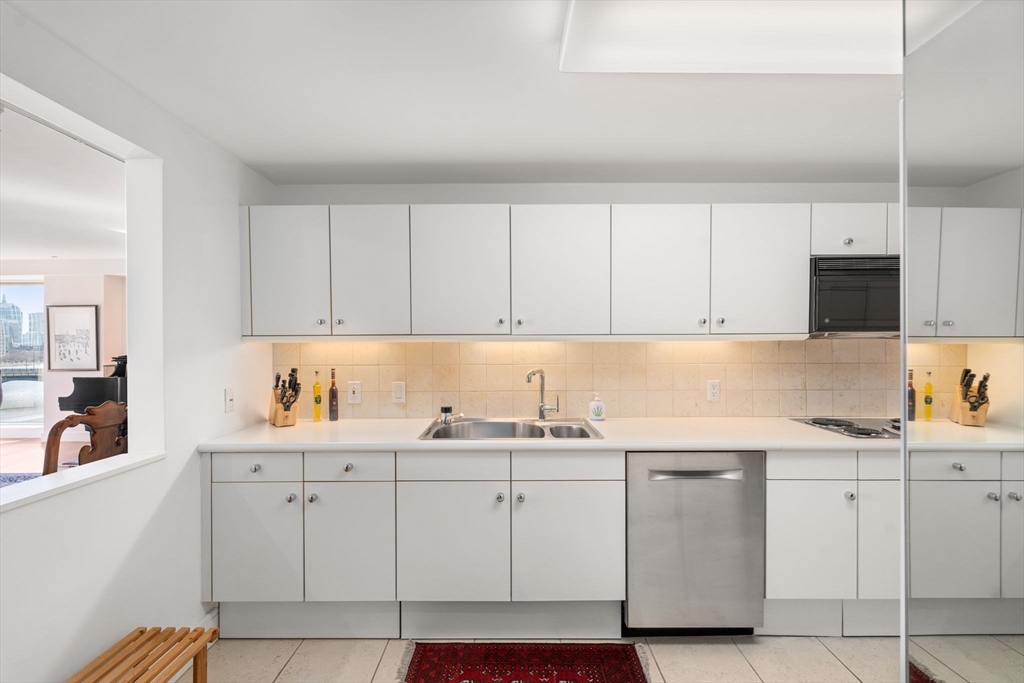 Cambridge, Massachusetts, 02142, United States, 2 Bedrooms Bedrooms, ,3 BathroomsBathrooms,Residential,For Sale,1784887