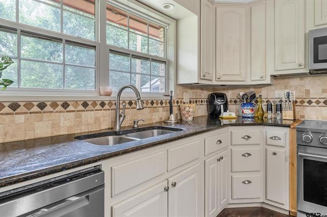Big Sandy, Texas, 75755, United States, 3 Bedrooms Bedrooms, ,3 BathroomsBathrooms,Residential,For Sale,1873121