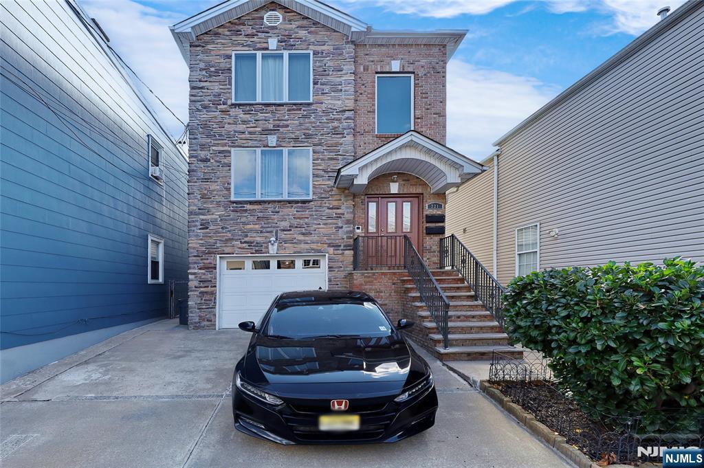 Harrison, New Jersey, 07029, United States, 5 Bedrooms Bedrooms, ,5 BathroomsBathrooms,Residential,For Sale,1985698