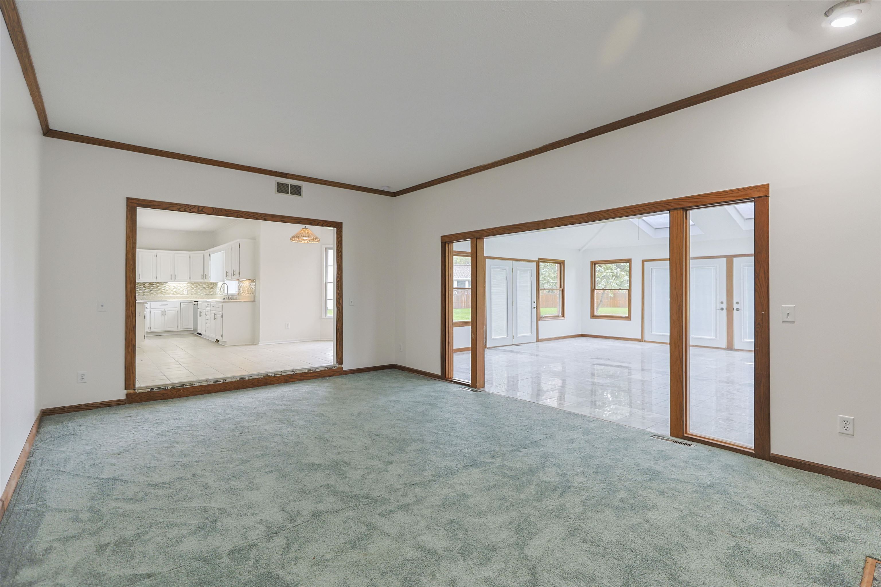 South Bend, Indiana, 46614, United States, 4 Bedrooms Bedrooms, ,4 BathroomsBathrooms,Residential,For Sale,1985327