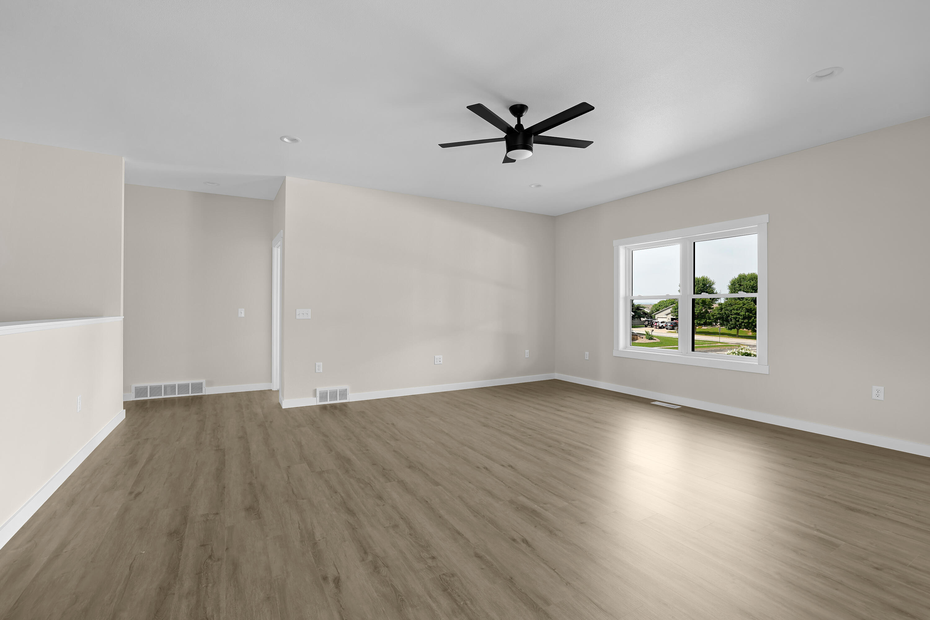 Holmen, Wisconsin, 54636, United States, 3 Bedrooms Bedrooms, ,2 BathroomsBathrooms,Residential,For Sale,1779685