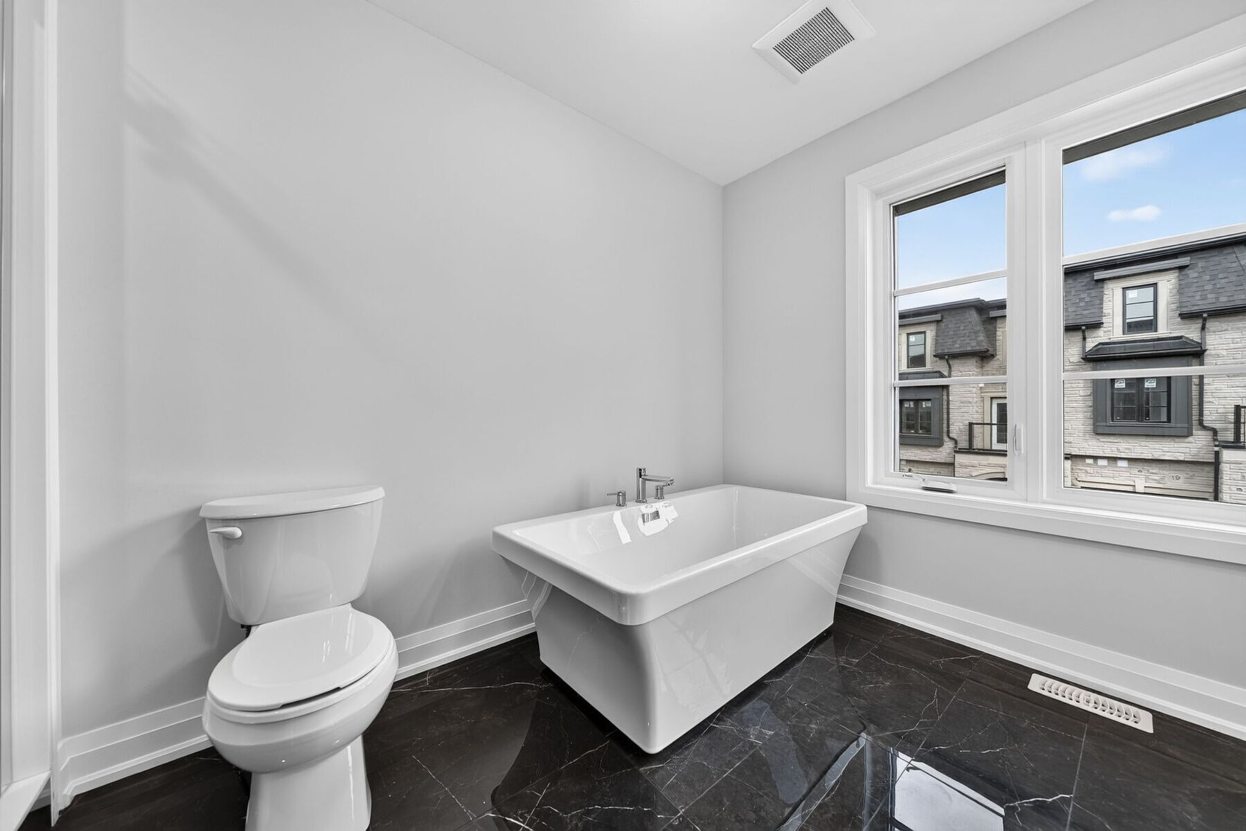  Brand New Luxurious Townhome - 物件實景