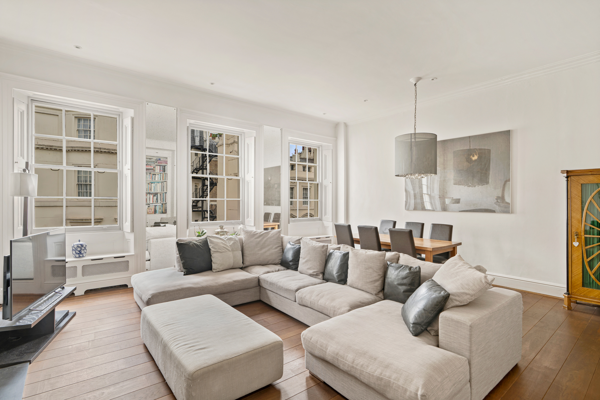  Refined three-bedroom apartment within a period building - 物件實景