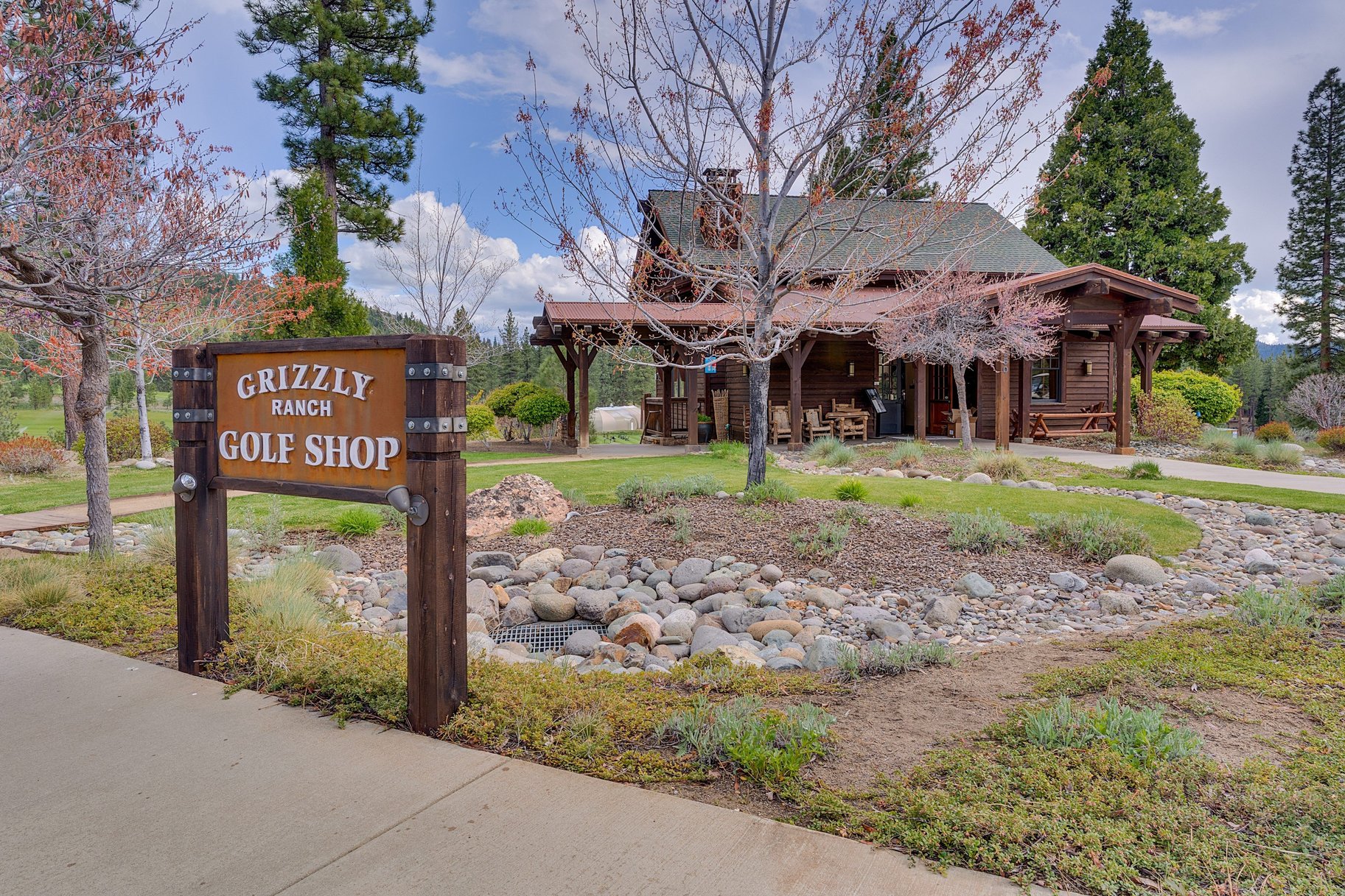  Private Estate Living Along the Fairways of Grizzly Ranch - 物件實景