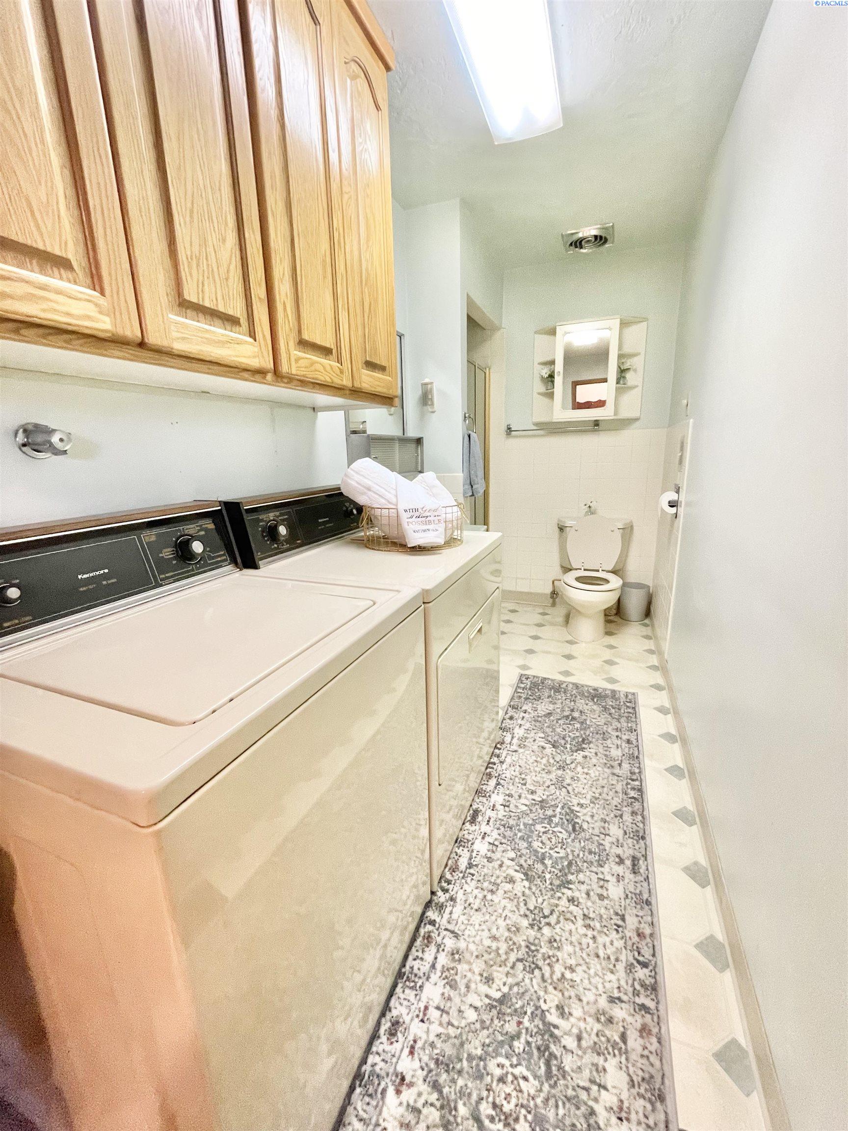Grandview, Washington, 98930, United States, 5 Bedrooms Bedrooms, ,1 BathroomBathrooms,Residential,For Sale,1828538
