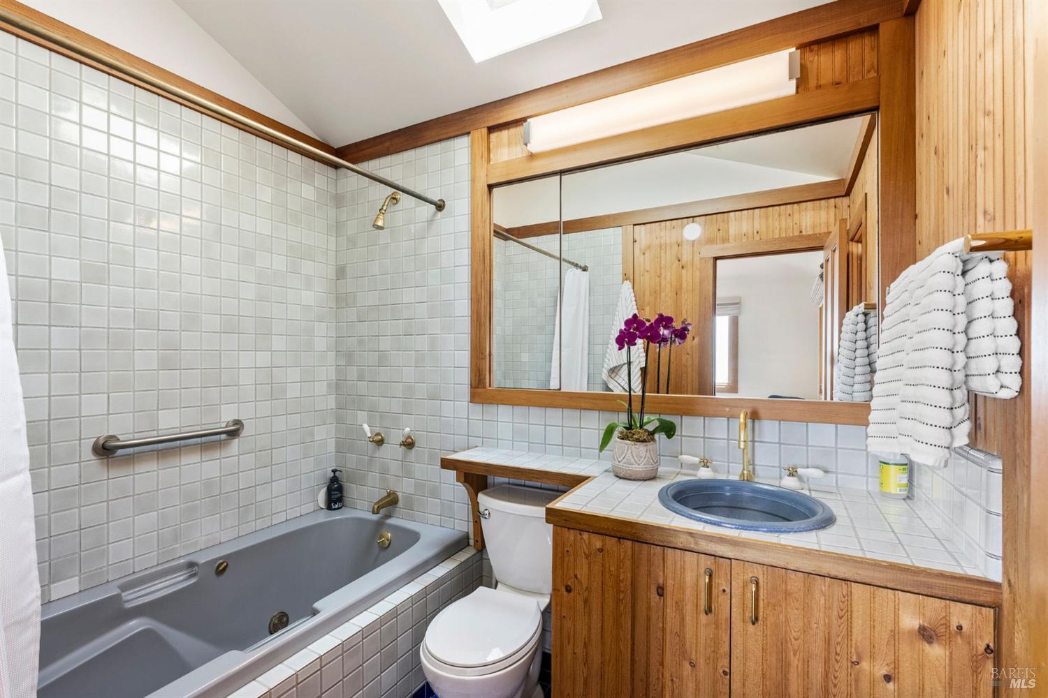 Bolinas, California, 94924, United States, 2 Bedrooms Bedrooms, ,3 BathroomsBathrooms,Residential,For Sale,1906337